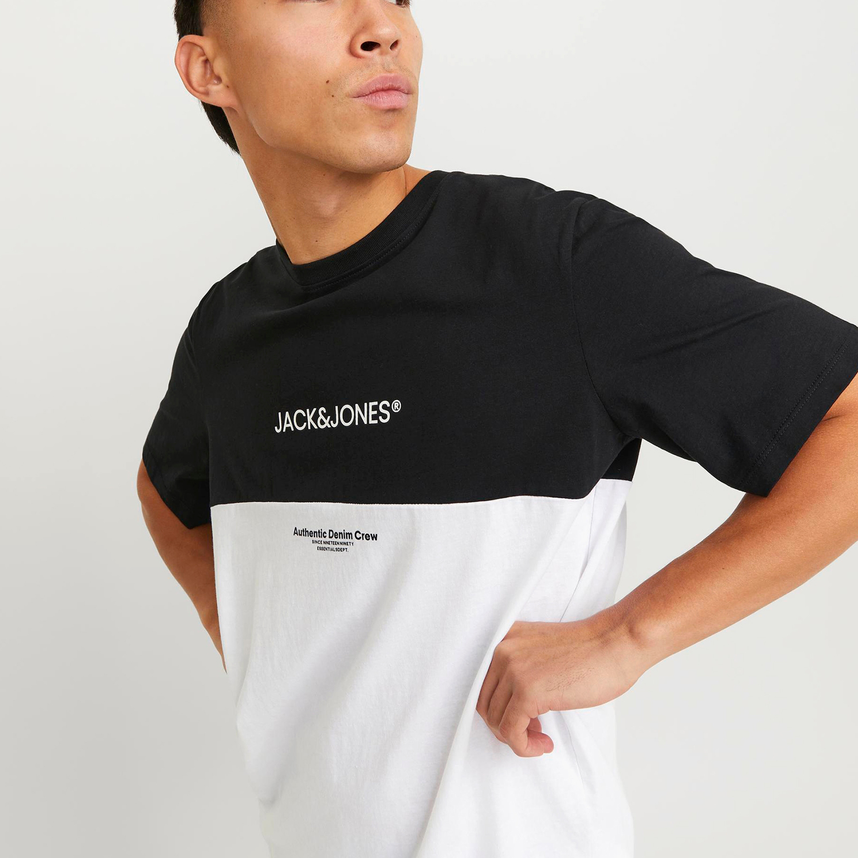 تي شيرت من جاك آند جونز بأكمام قصيرة و ياقة مستديرة مع كلر بلوك-men-clothing-tshirtsandpolos-tshirts-image-3