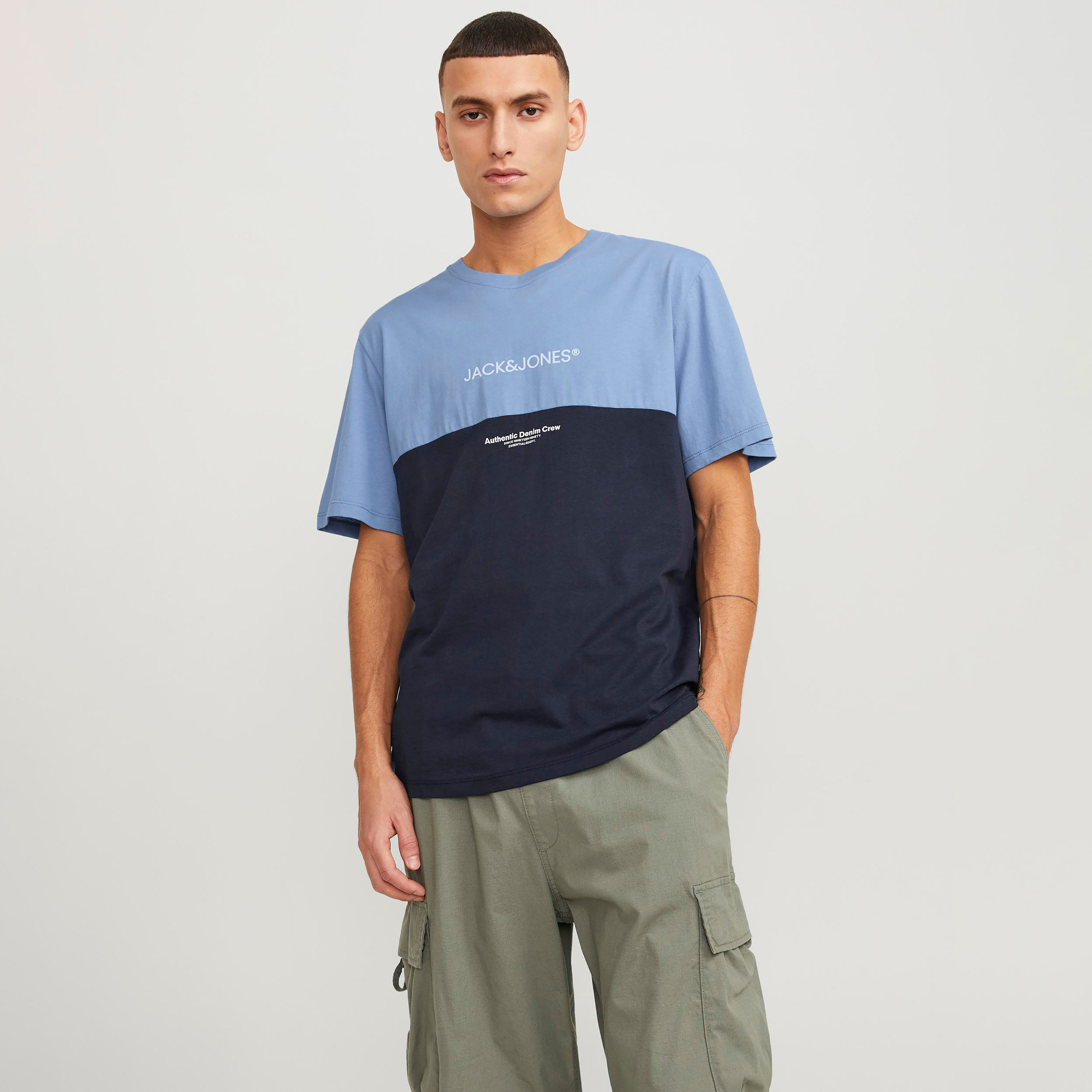 تي شيرت من جاك آند جونز بأكمام قصيرة و ياقة مستديرة مع كلر بلوك-men-clothing-tshirtsandpolos-tshirts-image-5