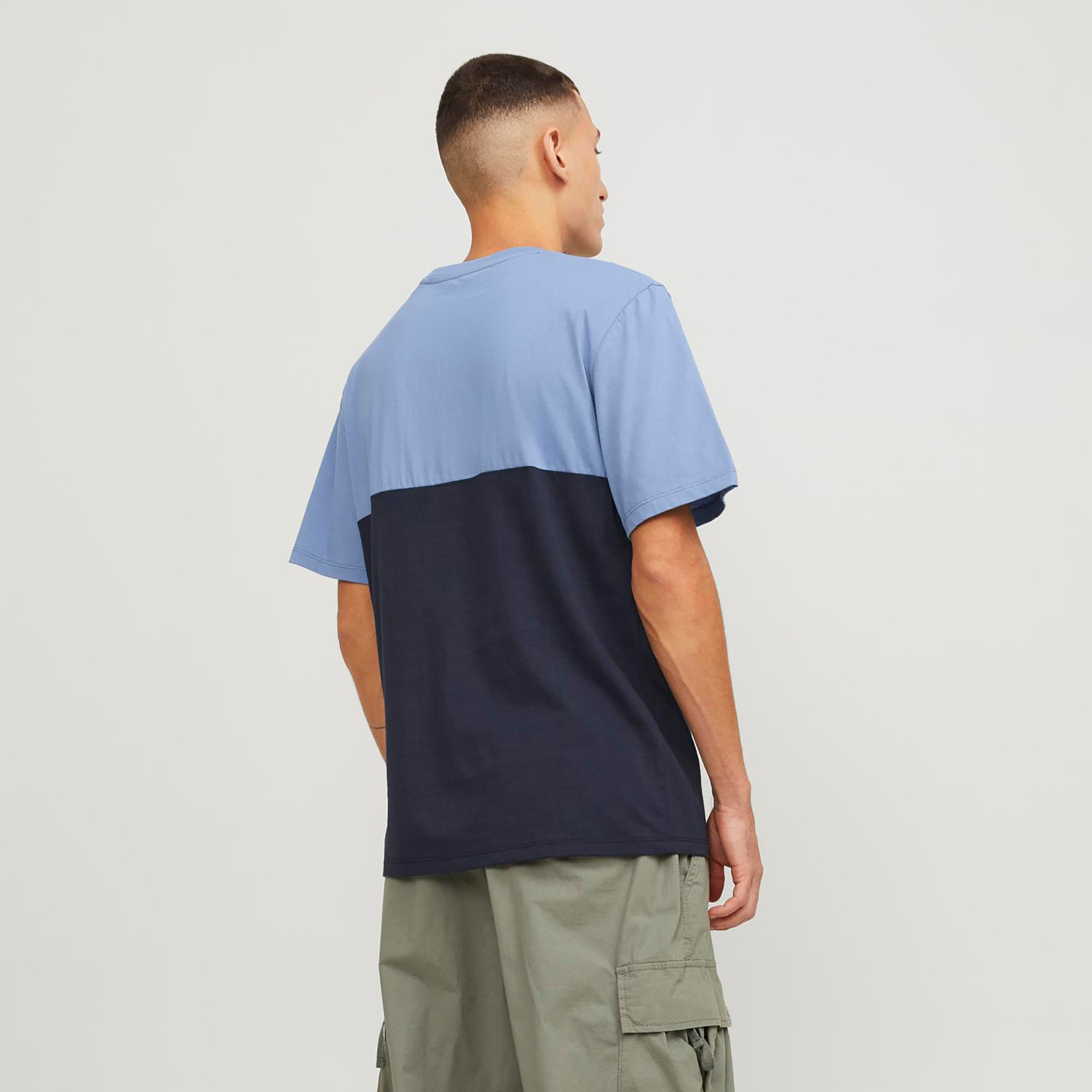 تي شيرت من جاك آند جونز بأكمام قصيرة و ياقة مستديرة مع كلر بلوك-men-clothing-tshirtsandpolos-tshirts-image-8