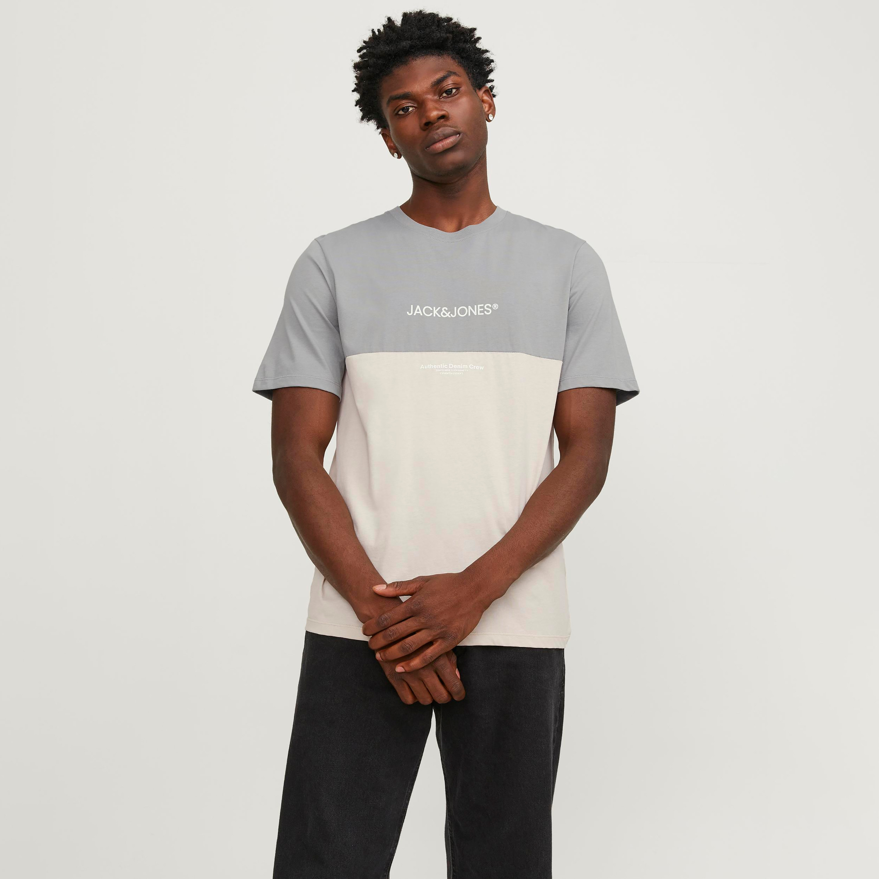 تي شيرت من جاك آند جونز بأكمام قصيرة و ياقة مستديرة مع كلر بلوك-men-clothing-tshirtsandpolos-tshirts-image-9