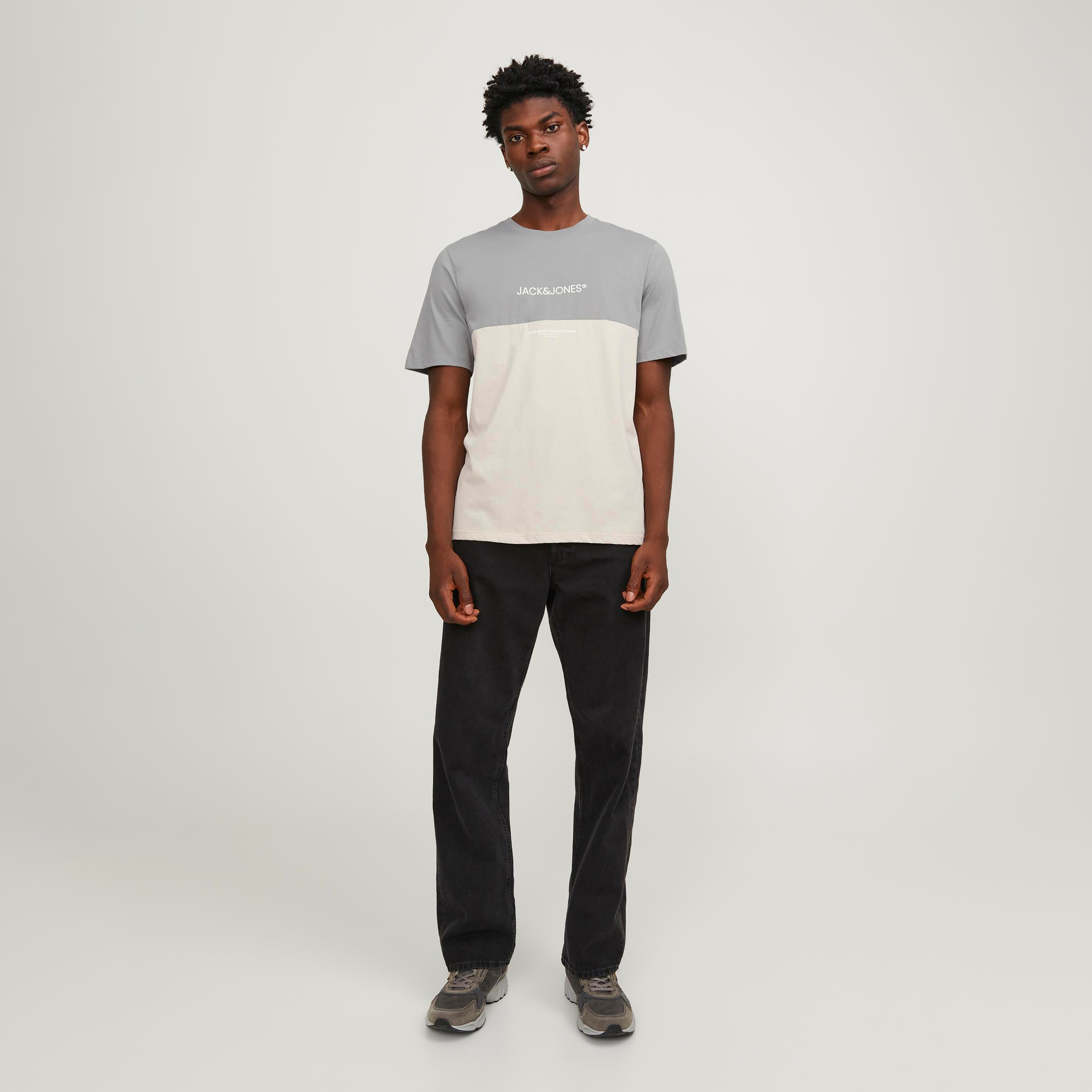 تي شيرت من جاك آند جونز بأكمام قصيرة و ياقة مستديرة مع كلر بلوك-men-clothing-tshirtsandpolos-tshirts-image-10
