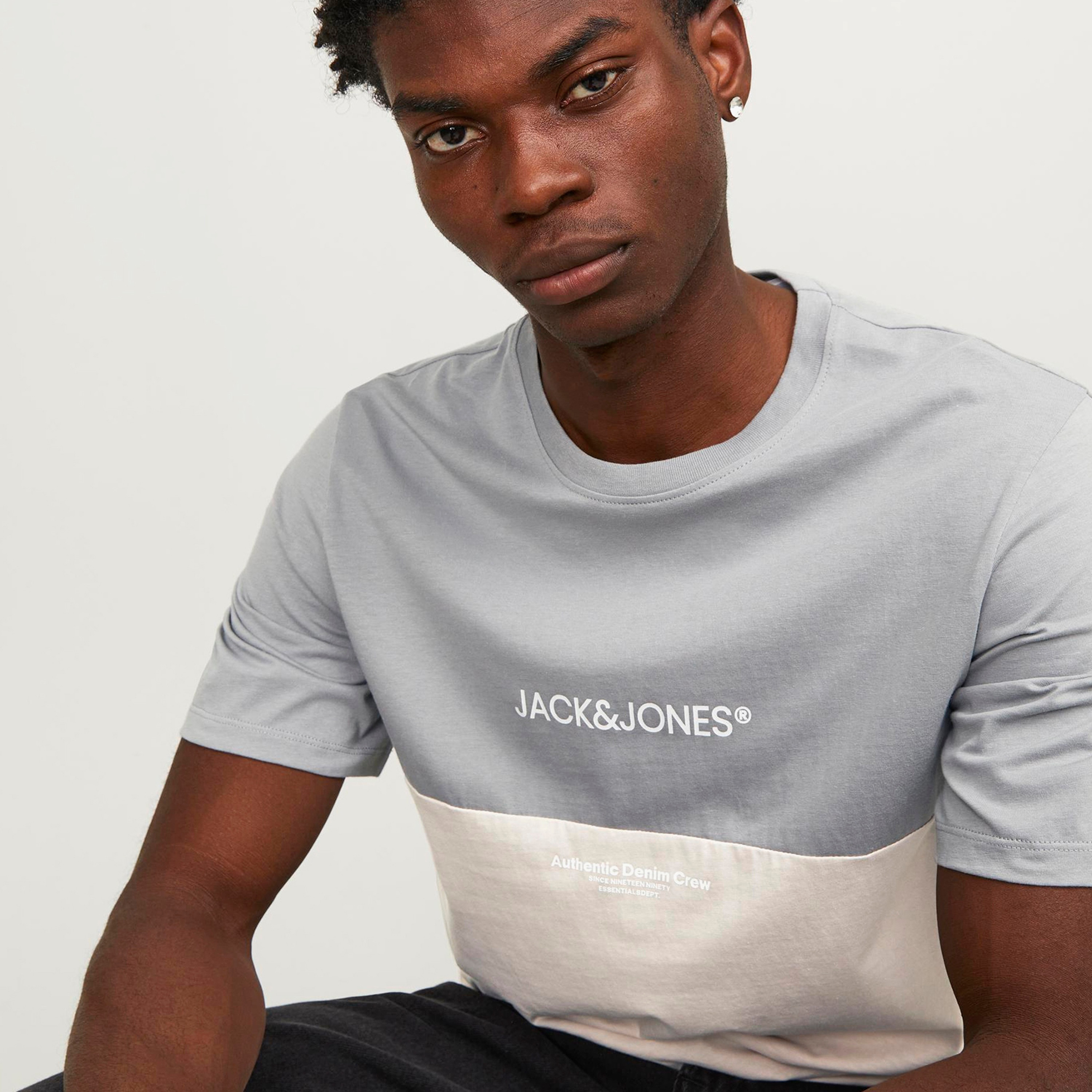 تي شيرت من جاك آند جونز بأكمام قصيرة و ياقة مستديرة مع كلر بلوك-men-clothing-tshirtsandpolos-tshirts-image-11