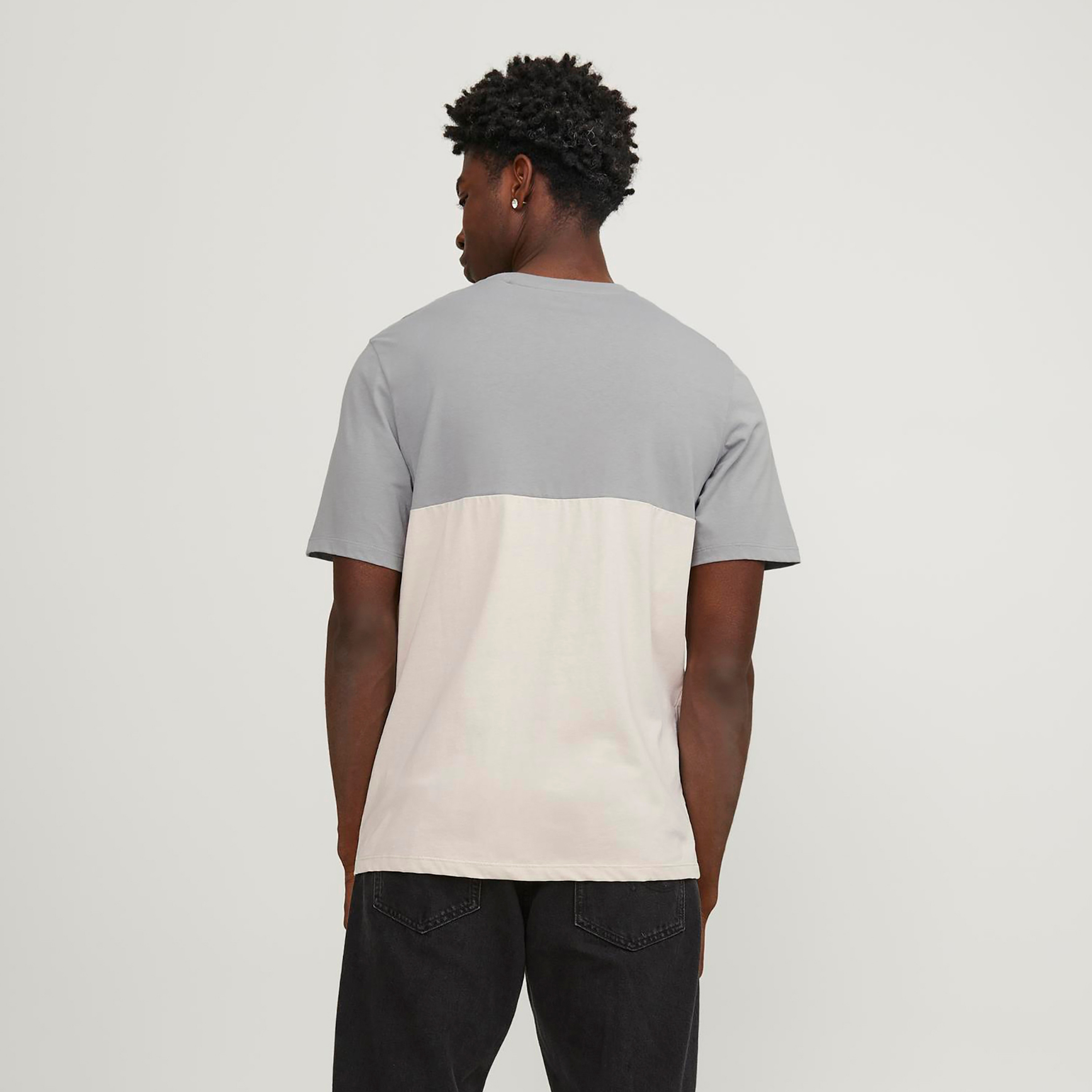 تي شيرت من جاك آند جونز بأكمام قصيرة و ياقة مستديرة مع كلر بلوك-men-clothing-tshirtsandpolos-tshirts-image-12