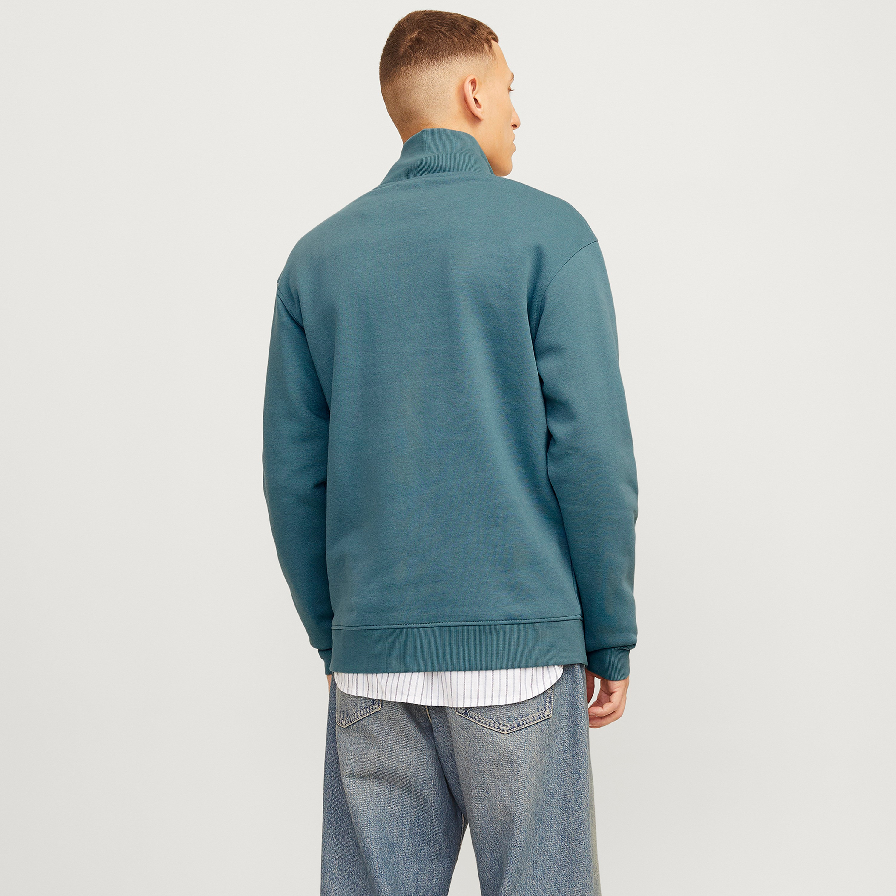سويت شيرت سادة بياقة عالية وأكمام طويلة للرجال من جاك آند جونز-men-clothing-hoodiesandsweatshirts-image-8