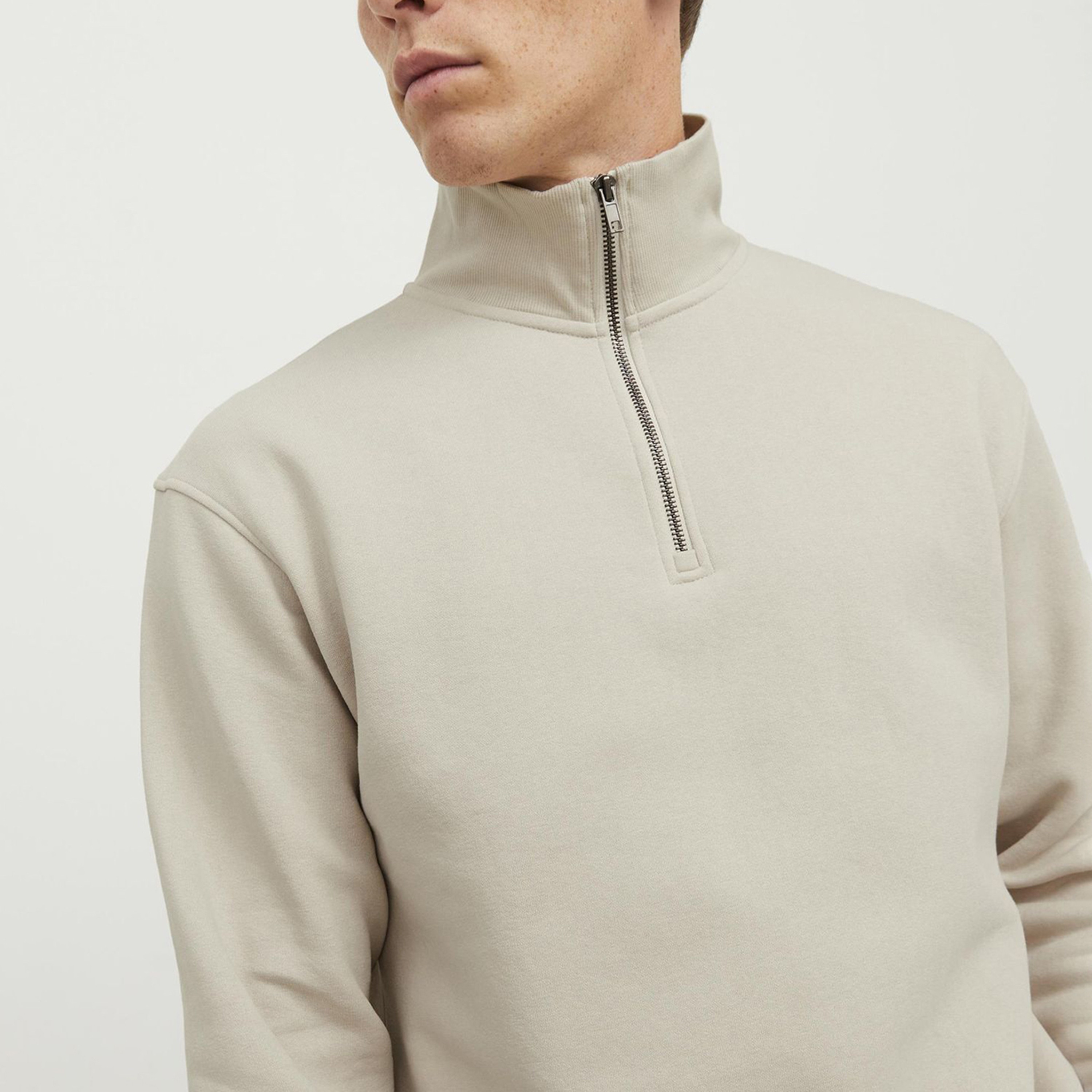 سويت شيرت سادة بياقة عالية وأكمام طويلة للرجال من جاك آند جونز-men-clothing-hoodiesandsweatshirts-image-11