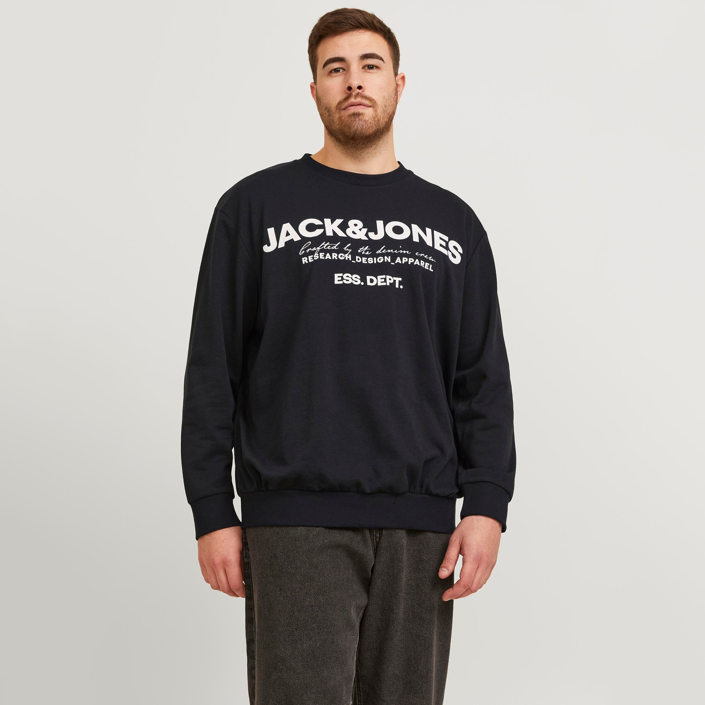 سويت شيرت من جاك آند جونز بأكمام طويلة وياقة دائرية ذو طبعة شعار بمقاس كبير-men-winterwear-hoodiesandsweatshirts-image-1