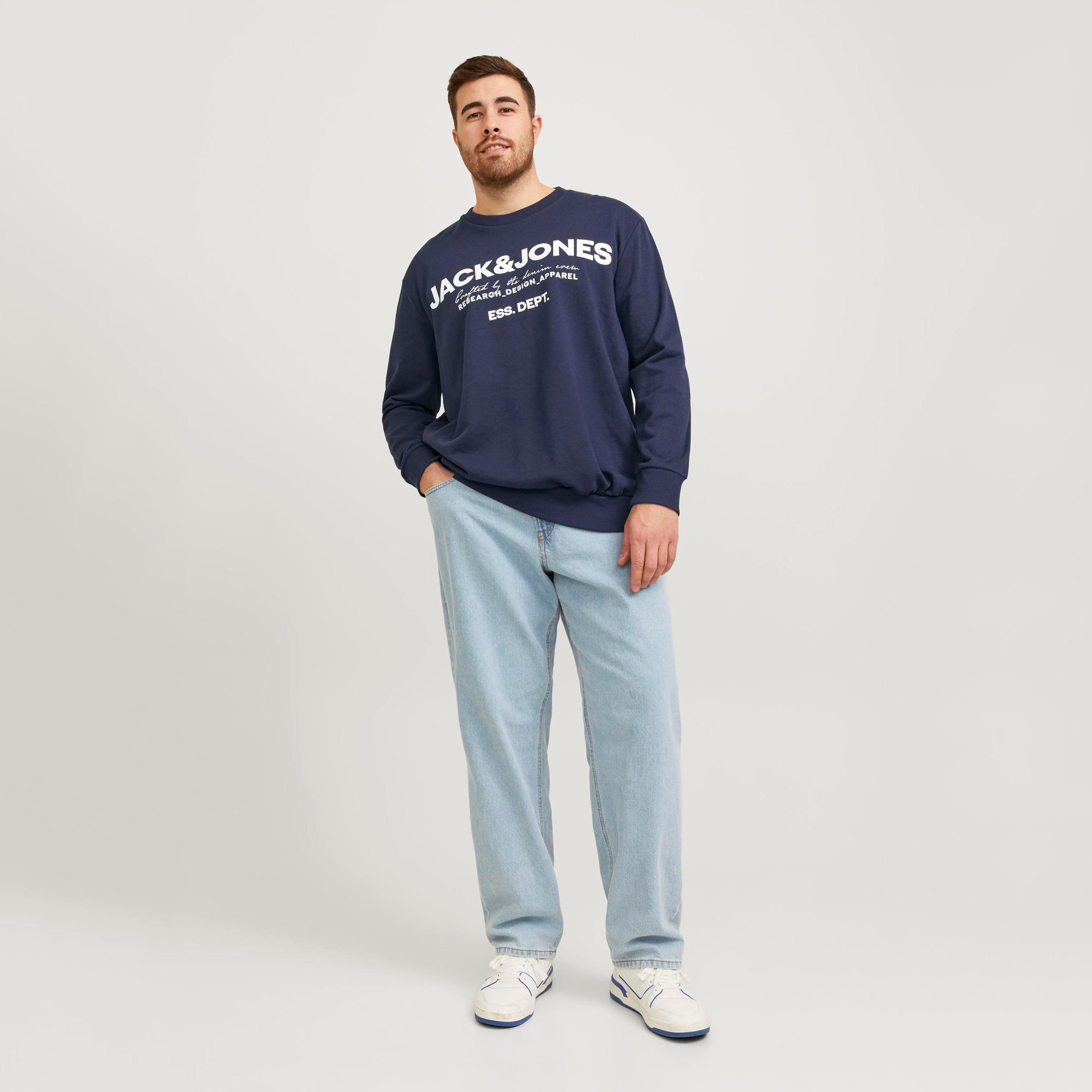 سويت شيرت من جاك آند جونز بأكمام طويلة وياقة دائرية ذو طبعة شعار بمقاس كبير-men-winterwear-hoodiesandsweatshirts-image-6