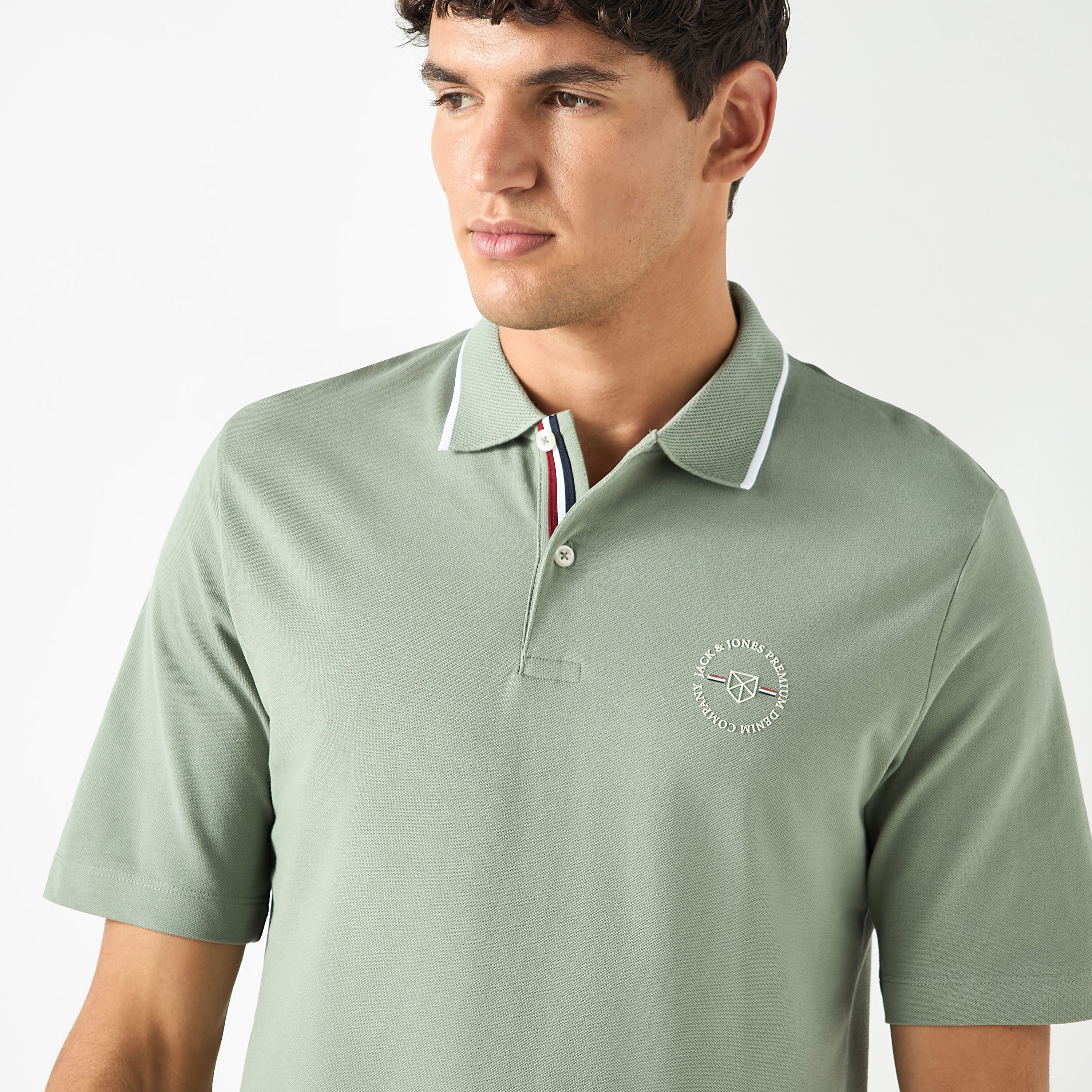 بولو تي شيرت من جاك آند جونز بأكمام قصيرة مع ياقة سادة-men-clothing-tshirtsandpolos-polos-image-12