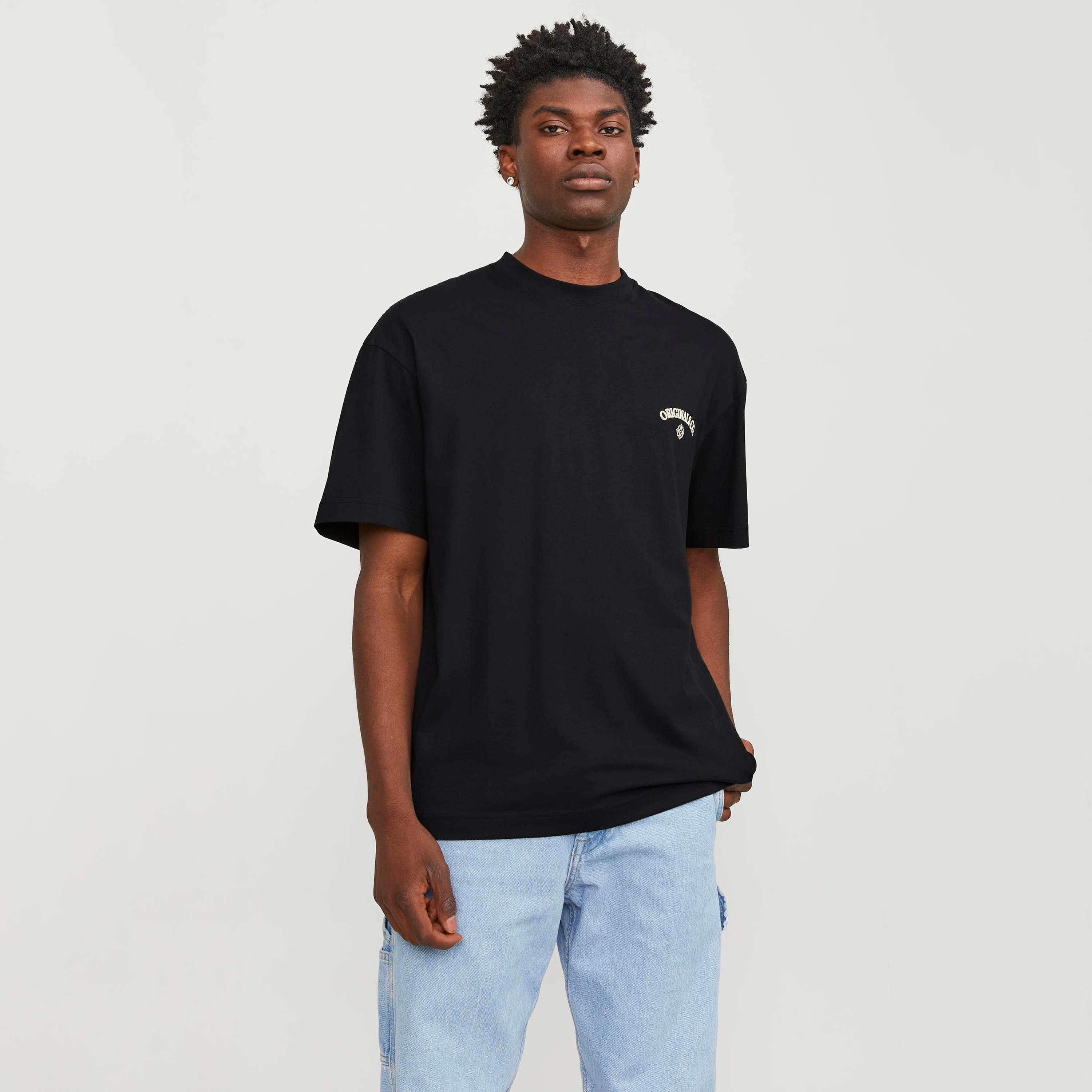 تيشيرت بأكمام قصيرة وياقة دائرية وطبعات من جاك آند جونز-men-clothing-tshirtsandpolos-tshirts-image-2