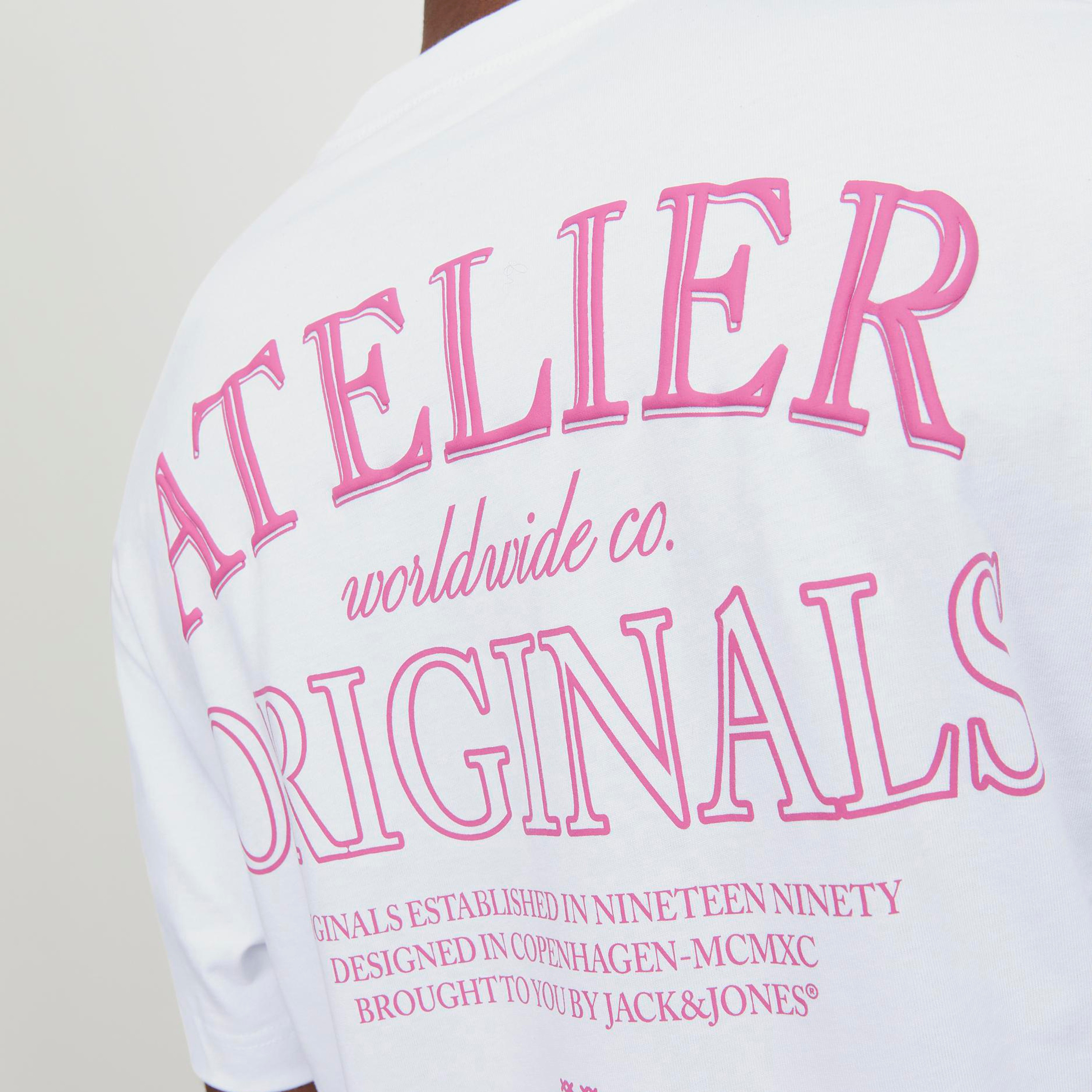 تيشيرت بأكمام قصيرة وياقة دائرية وطبعات من جاك آند جونز-men-clothing-tshirtsandpolos-tshirts-image-16