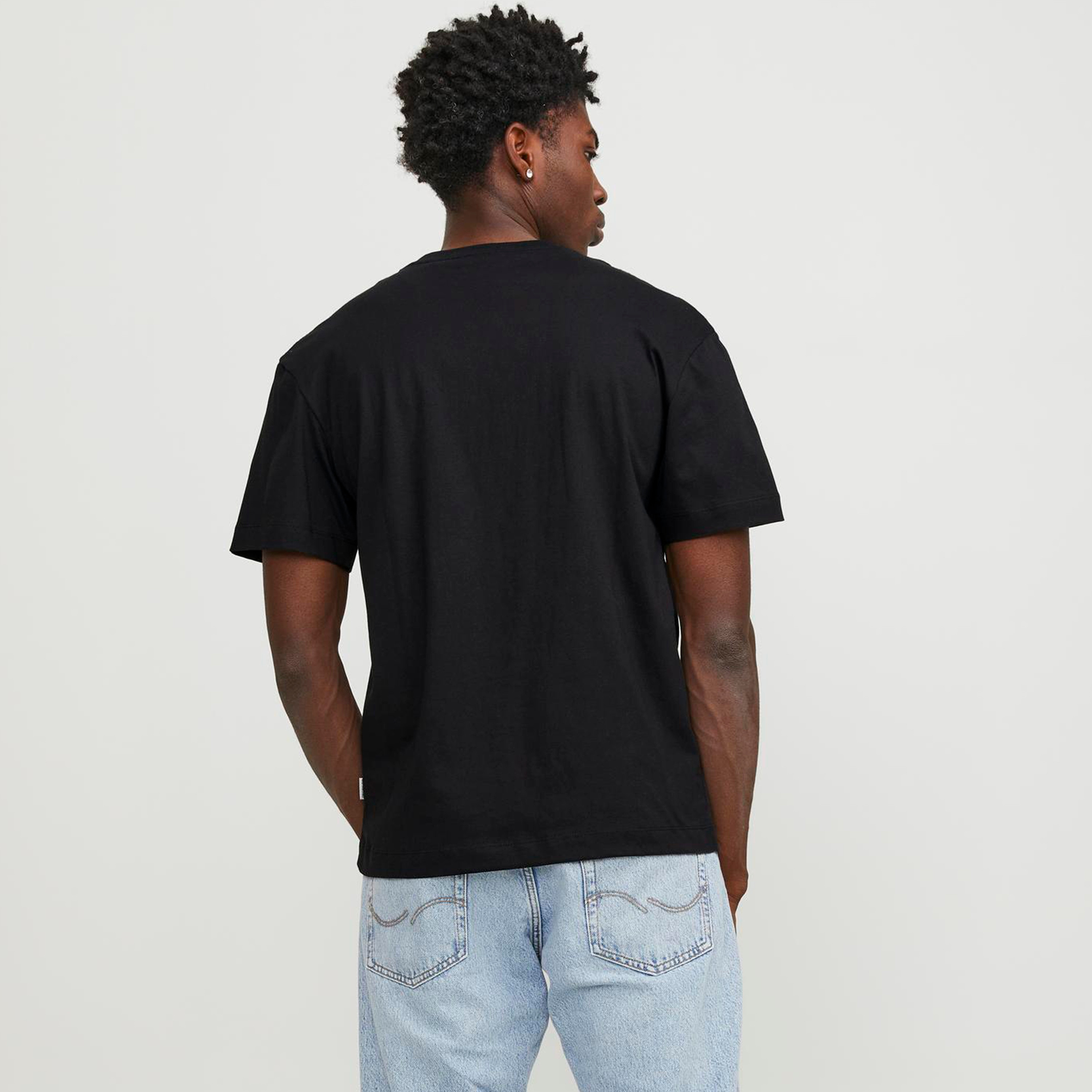 تيشيرت بأكمام قصيرة وياقة دائرية وشعار من جاك آند جونز-men-clothing-tshirtsandpolos-tshirts-image-4