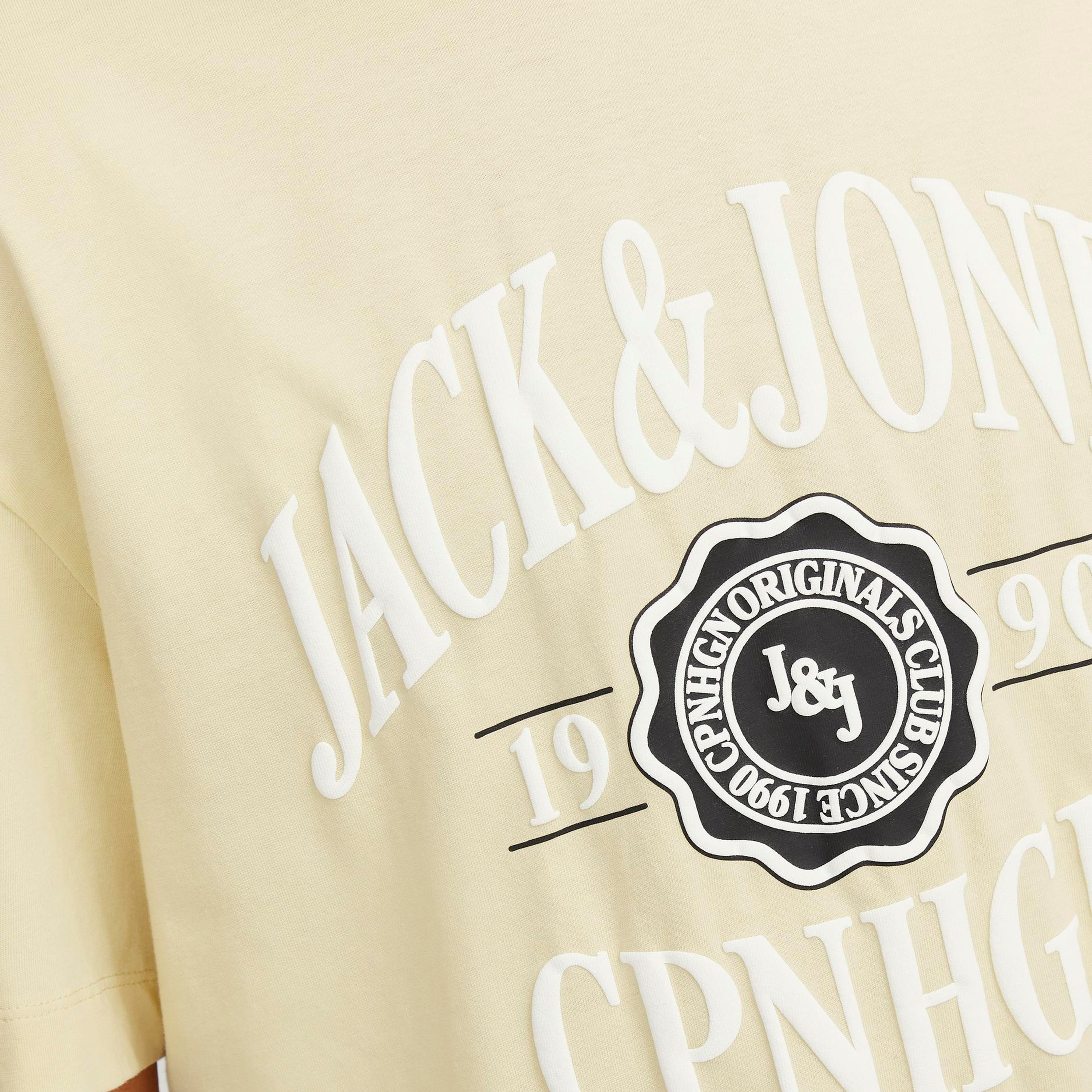 تيشيرت بأكمام قصيرة وياقة دائرية وشعار من جاك آند جونز-men-clothing-tshirtsandpolos-tshirts-image-7