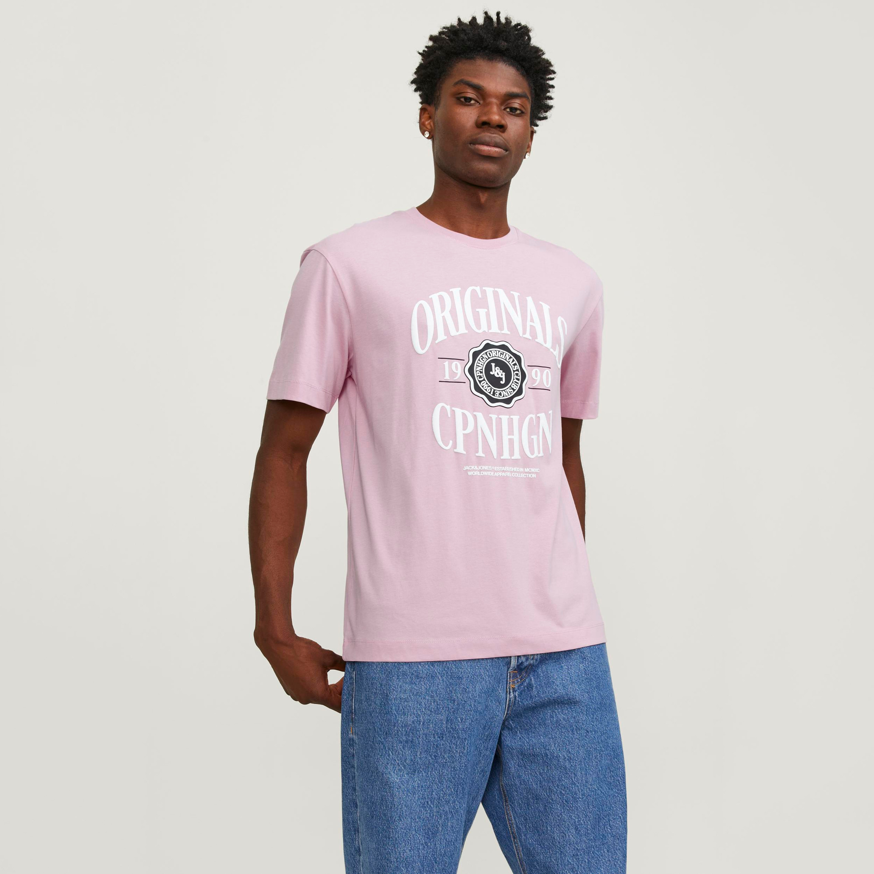 تيشيرت بأكمام قصيرة وياقة دائرية وشعار من جاك آند جونز-men-clothing-tshirtsandpolos-tshirts-image-9