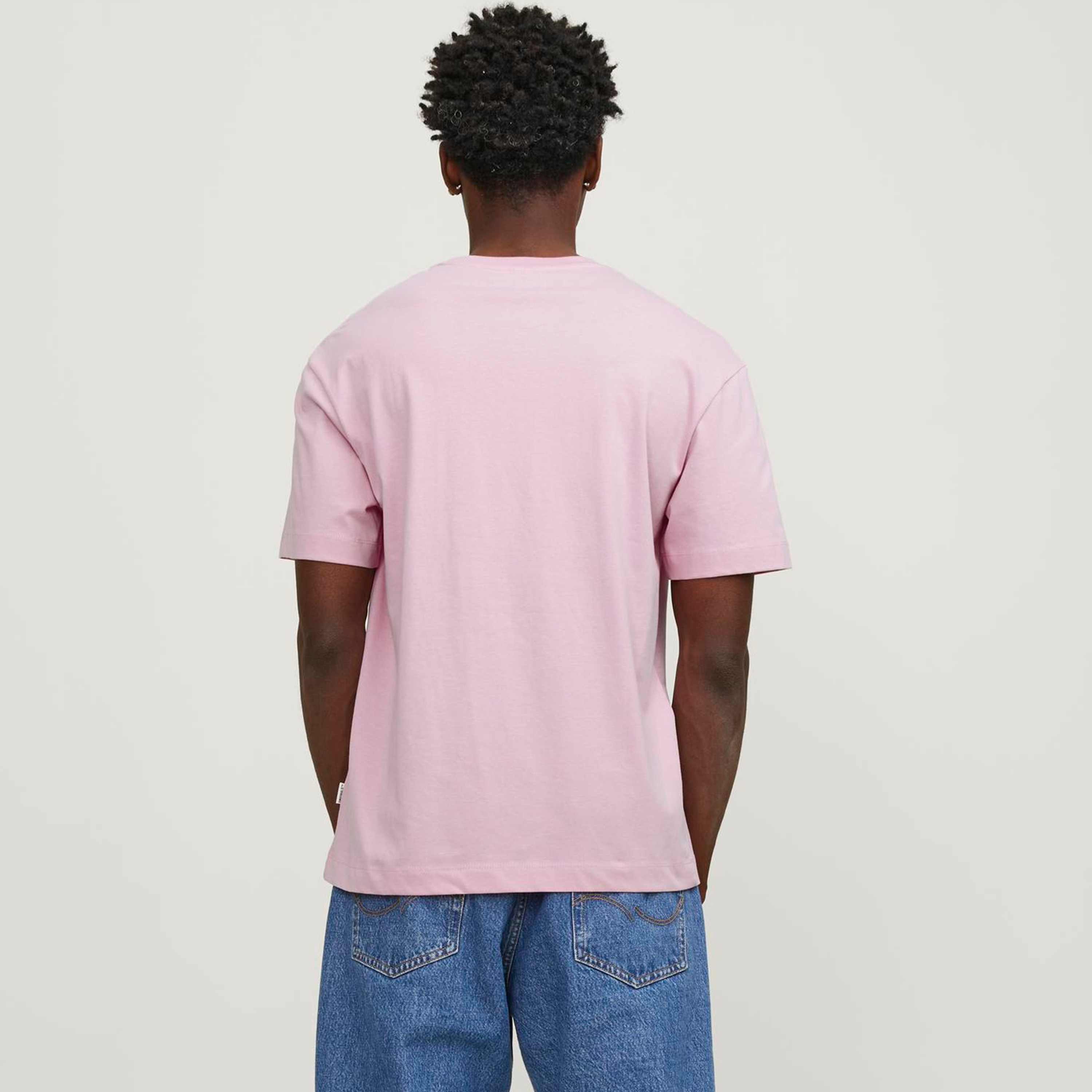 تيشيرت بأكمام قصيرة وياقة دائرية وشعار من جاك آند جونز-men-clothing-tshirtsandpolos-tshirts-image-12