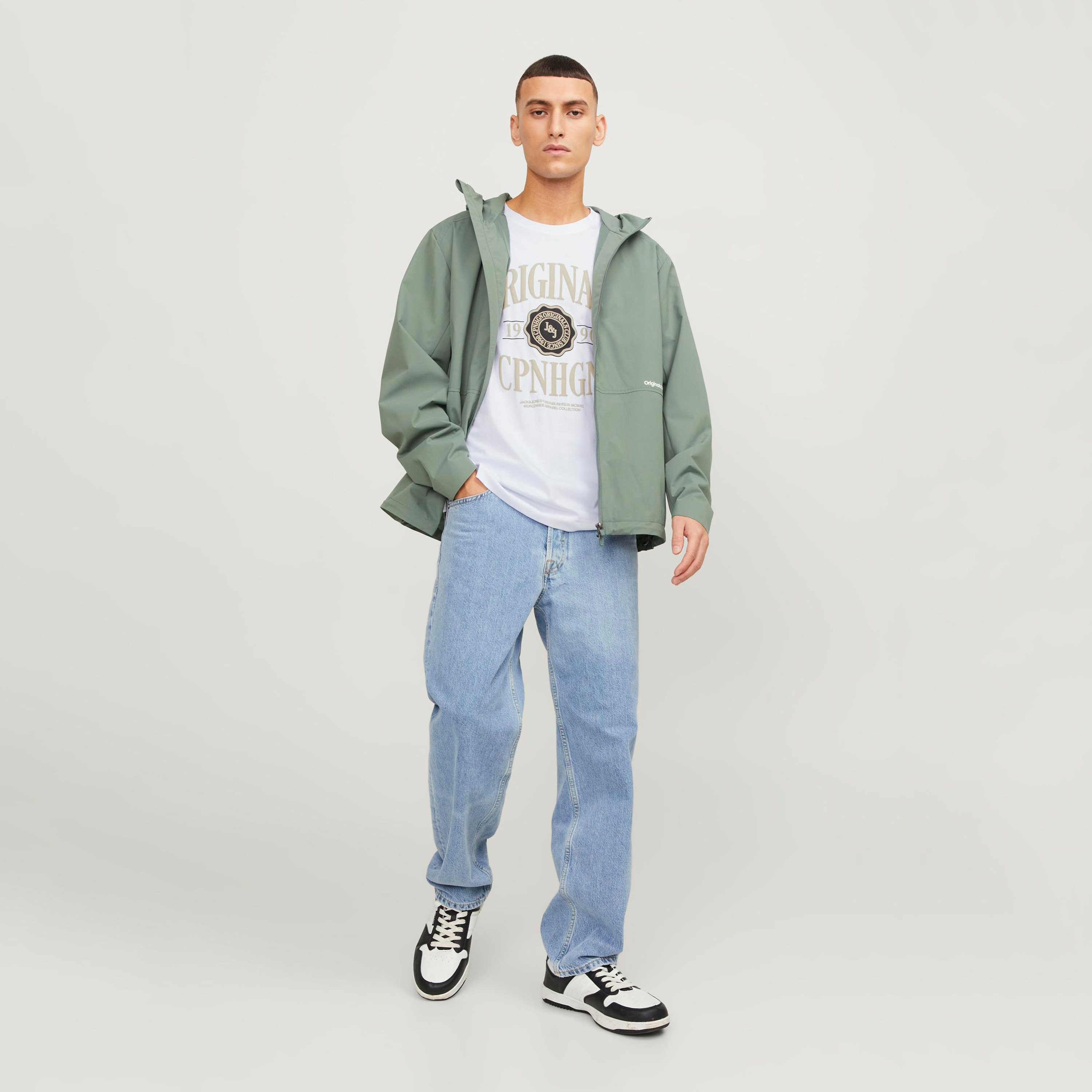 تيشيرت بأكمام قصيرة وياقة دائرية وشعار من جاك آند جونز-men-clothing-tshirtsandpolos-tshirts-image-14
