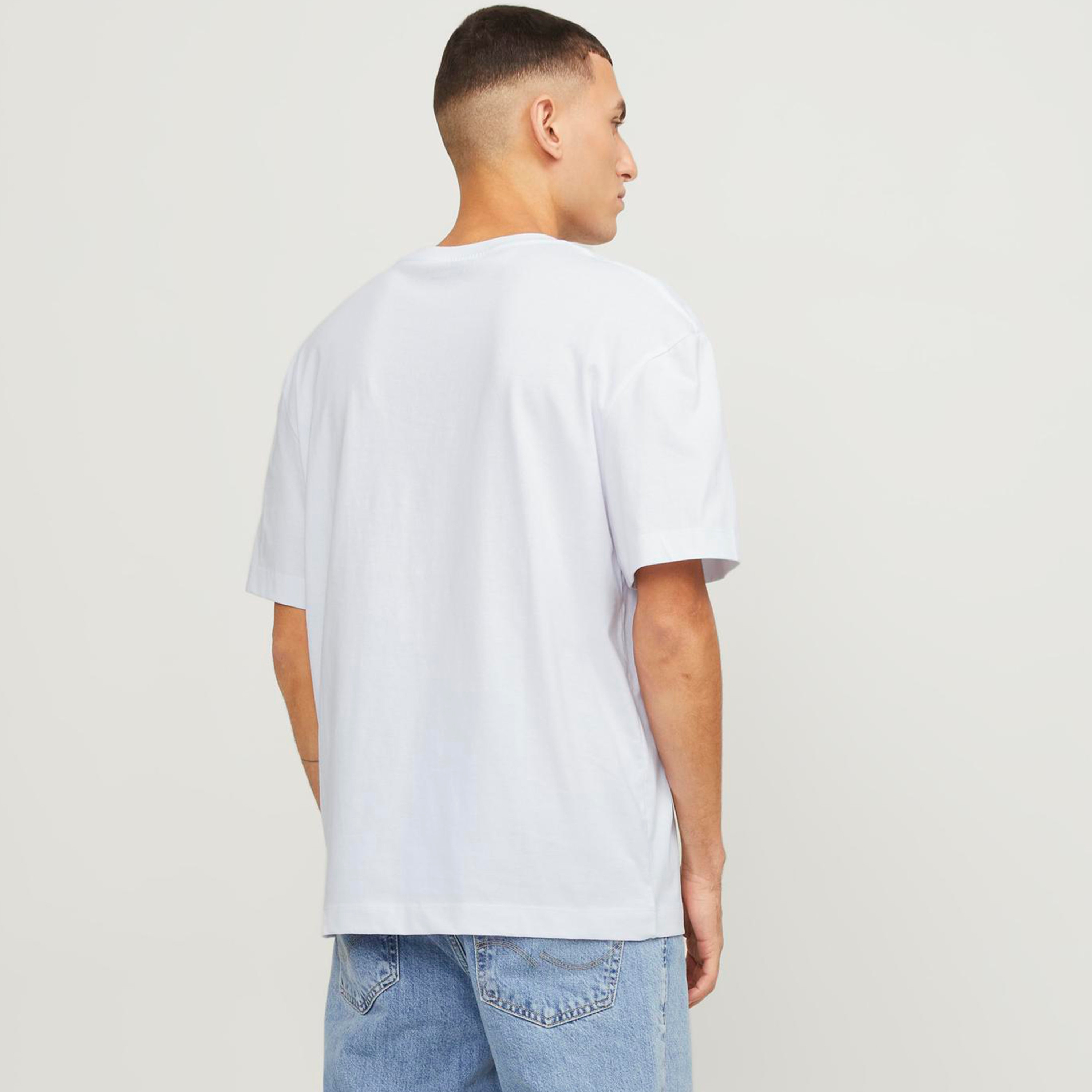 تيشيرت بأكمام قصيرة وياقة دائرية وشعار من جاك آند جونز-men-clothing-tshirtsandpolos-tshirts-image-16