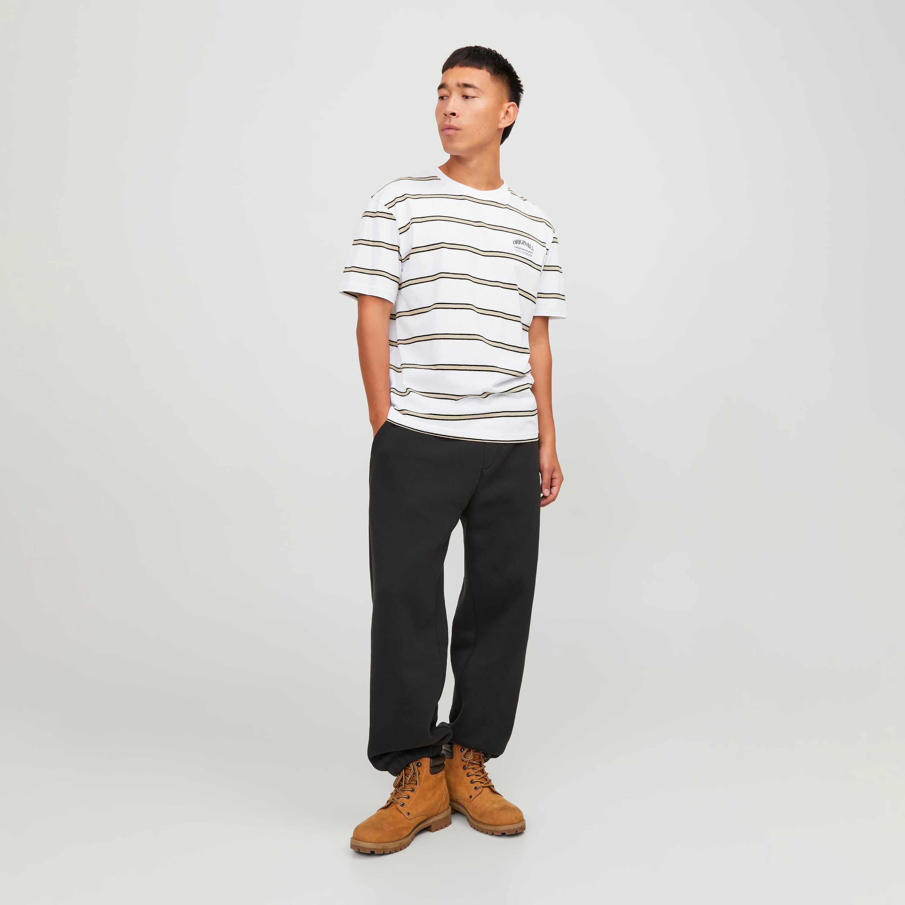 تي شيرت من جاك آند جونز مع مخطط بأكمام قصيرة و ياقة مستديرة-men-clothing-tshirtsandpolos-tshirts-image-10