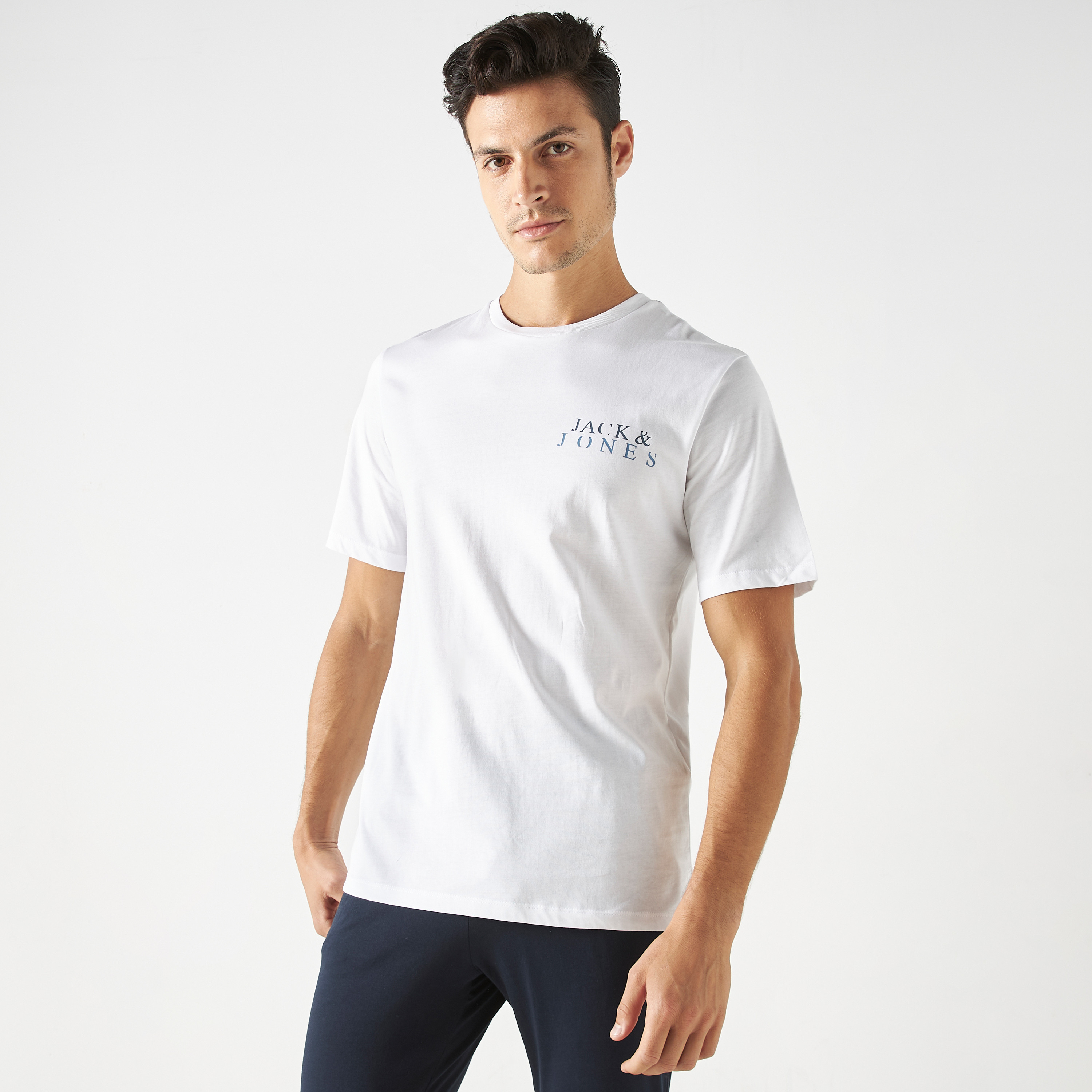 طقم ملابس مريحة من جاك آند جونز مكون من تي شيرت وبيجامة-men-clothing-nightwear-sets-image-7