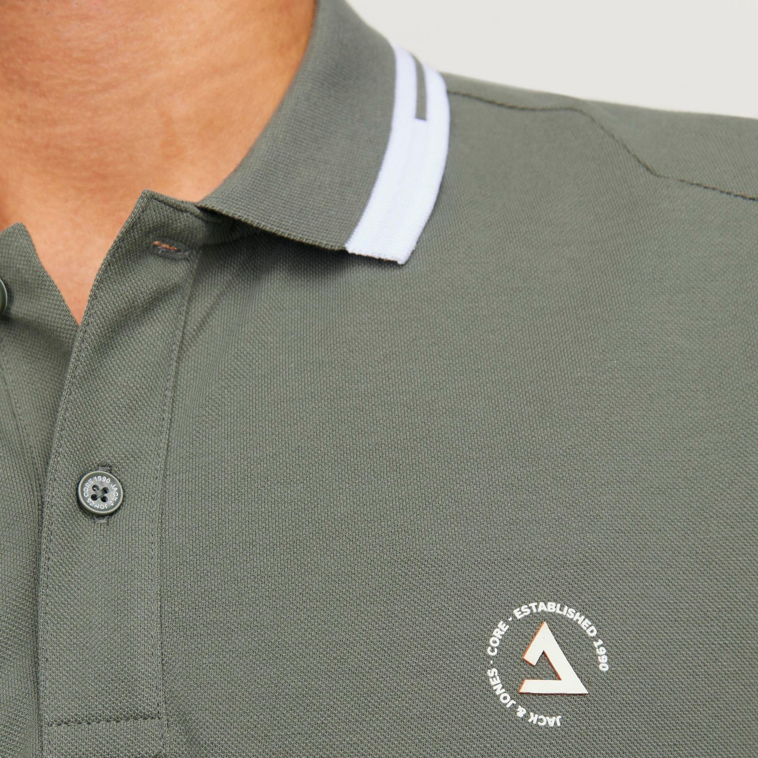 تيشيرت بولو بأكمام قصيرة وياقة سادة من جاك آند جونز-men-clothing-tshirtsandpolos-polos-image-3