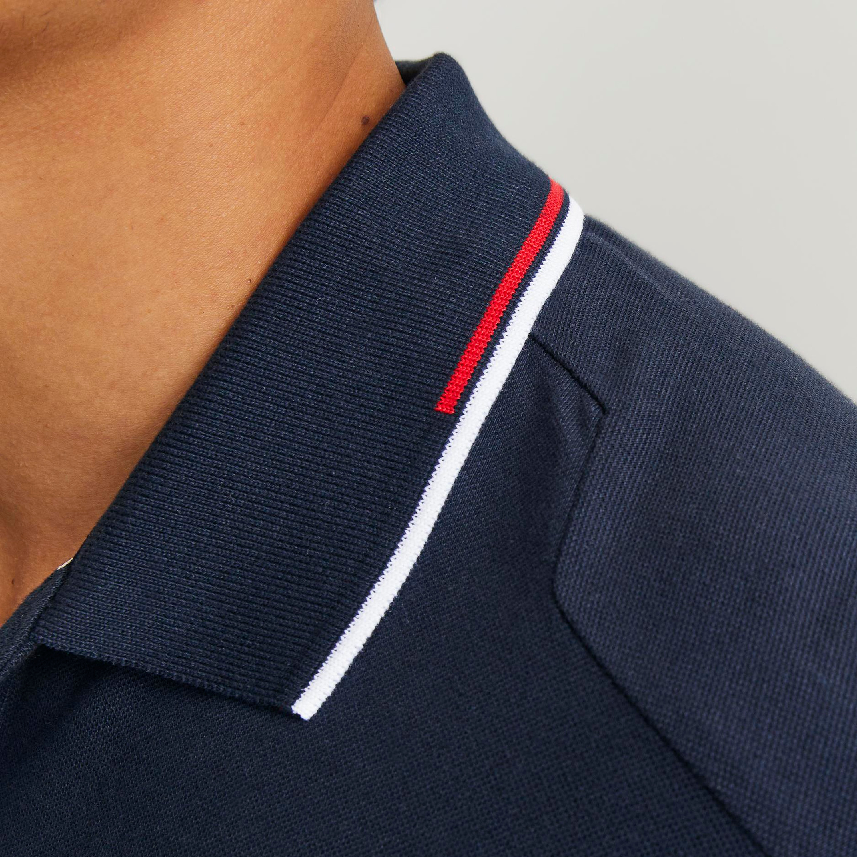 تيشيرت بولو بأكمام قصيرة وياقة سادة من جاك آند جونز-men-clothing-tshirtsandpolos-polos-image-7