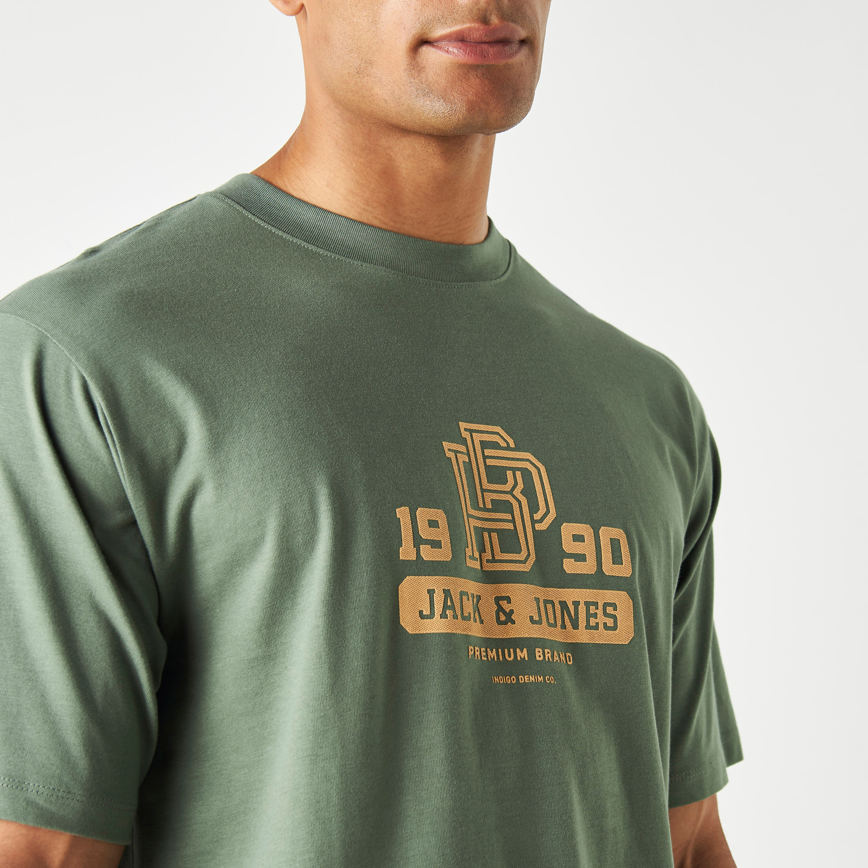 تيشيرت بأكمام قصيرة وياقة دائرية ذو مطرز من جاك آند جونز-men-clothing-tshirtsandpolos-tshirts-image-8