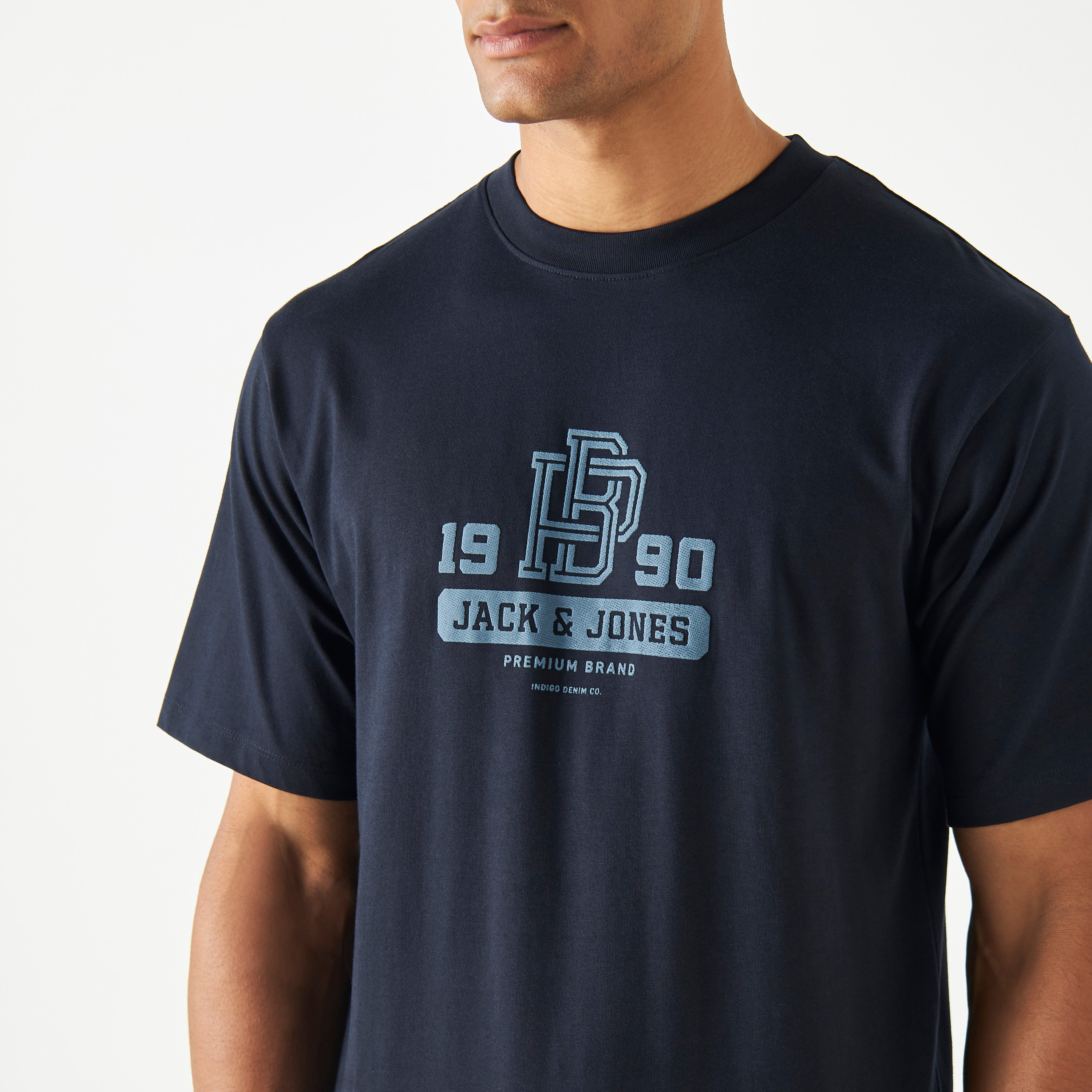 تيشيرت بأكمام قصيرة وياقة دائرية ذو مطرز من جاك آند جونز-men-clothing-tshirtsandpolos-tshirts-image-12