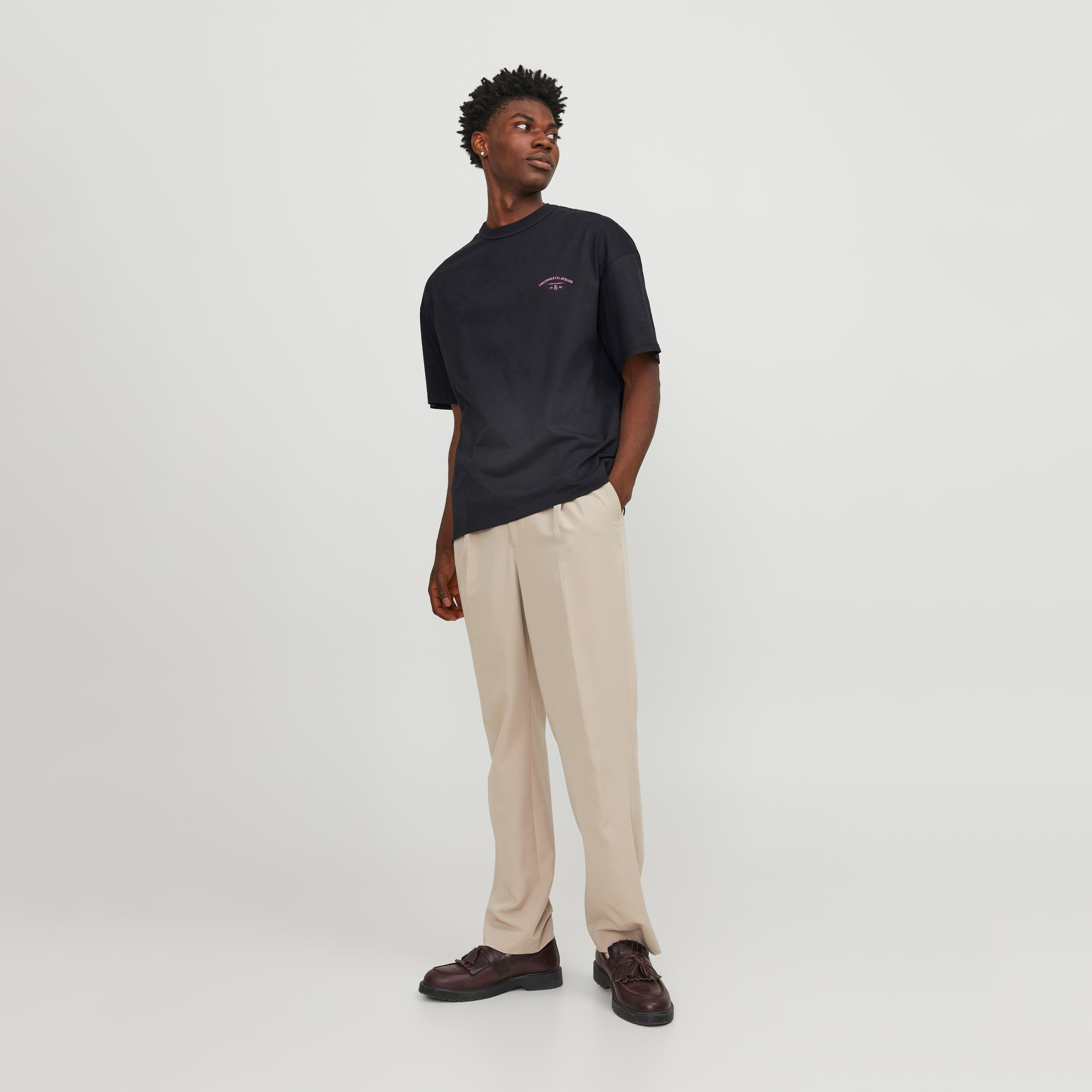 تيشيرت بأكمام قصيرة وياقة دائرية بطبعة جرافيك من جاك آند جونز-men-clothing-tshirtsandpolos-tshirts-image-7