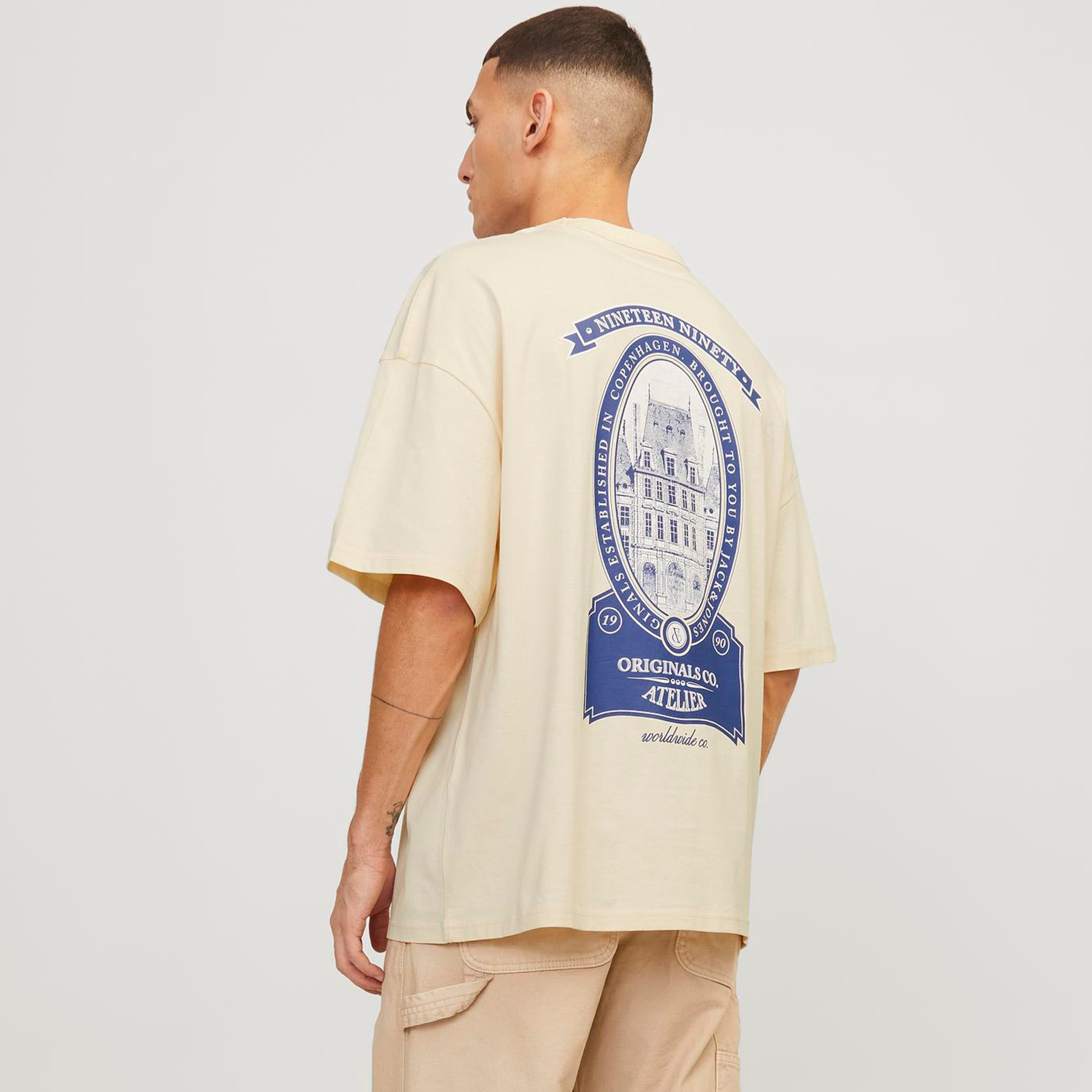 تيشيرت بأكمام قصيرة وياقة دائرية بطبعة جرافيك من جاك آند جونز-men-clothing-tshirtsandpolos-tshirts-image-12