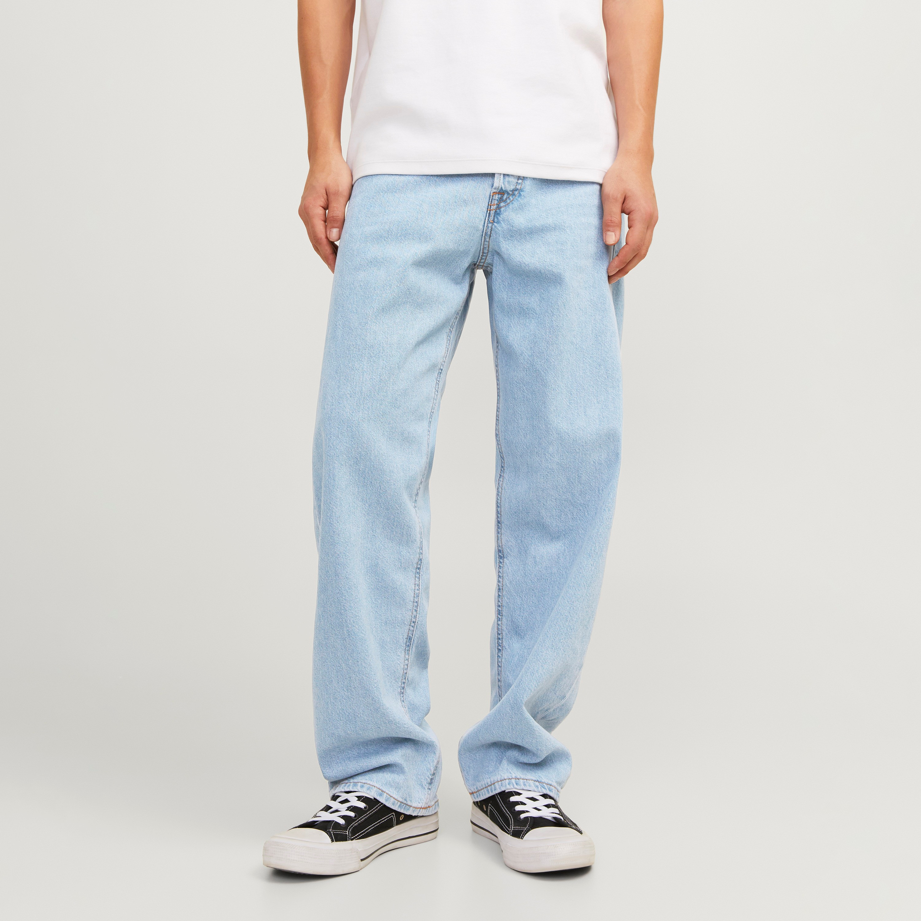 بنطلون جينز رجالي فضفاض بخمسة جيوب ومتوسط الارتفاع من جاك أند جونز-men-clothing-bottoms-jeans-image-1