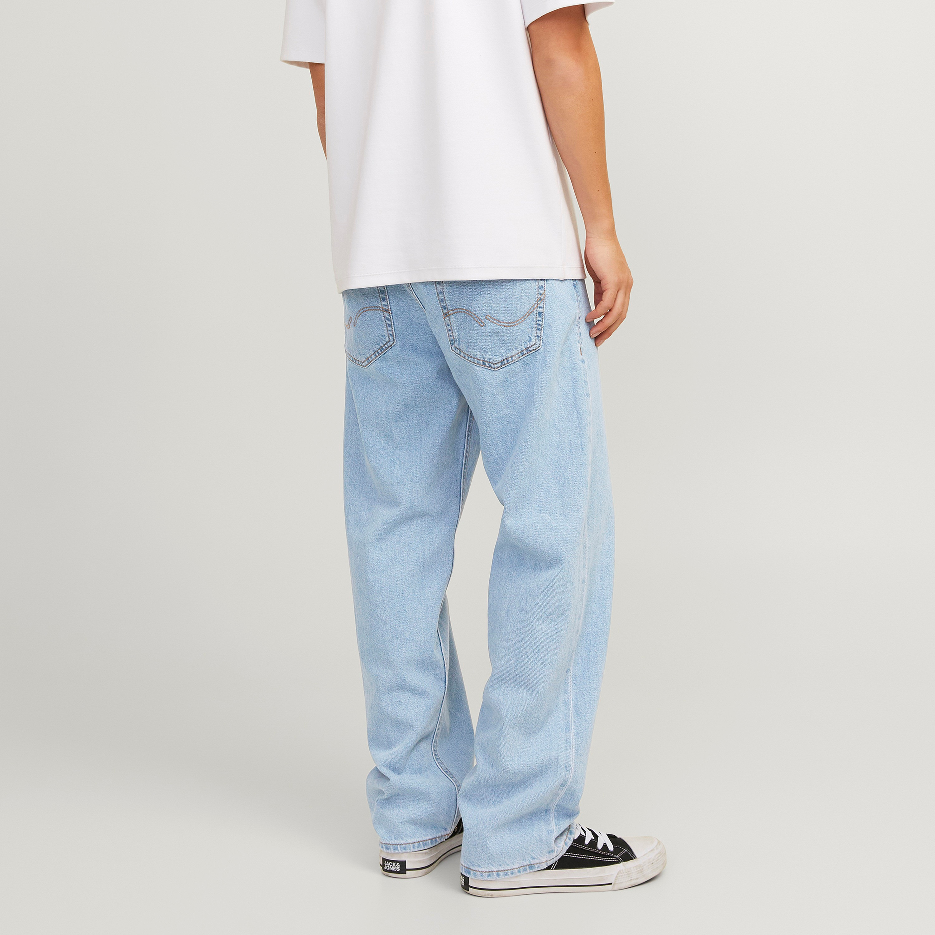 بنطلون جينز رجالي فضفاض بخمسة جيوب ومتوسط الارتفاع من جاك أند جونز-men-clothing-bottoms-jeans-image-4