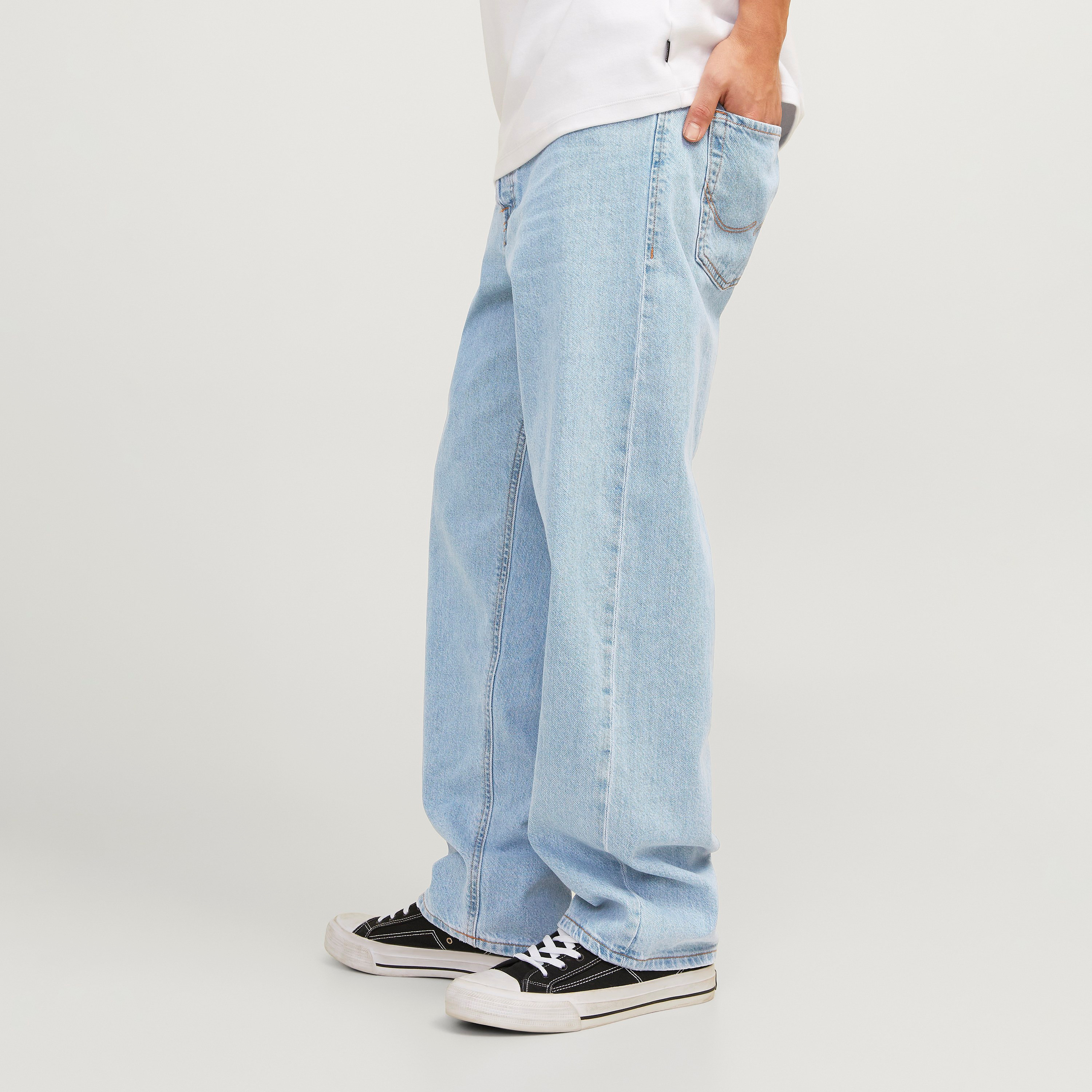بنطلون جينز رجالي فضفاض بخمسة جيوب ومتوسط الارتفاع من جاك أند جونز-men-clothing-bottoms-jeans-image-5