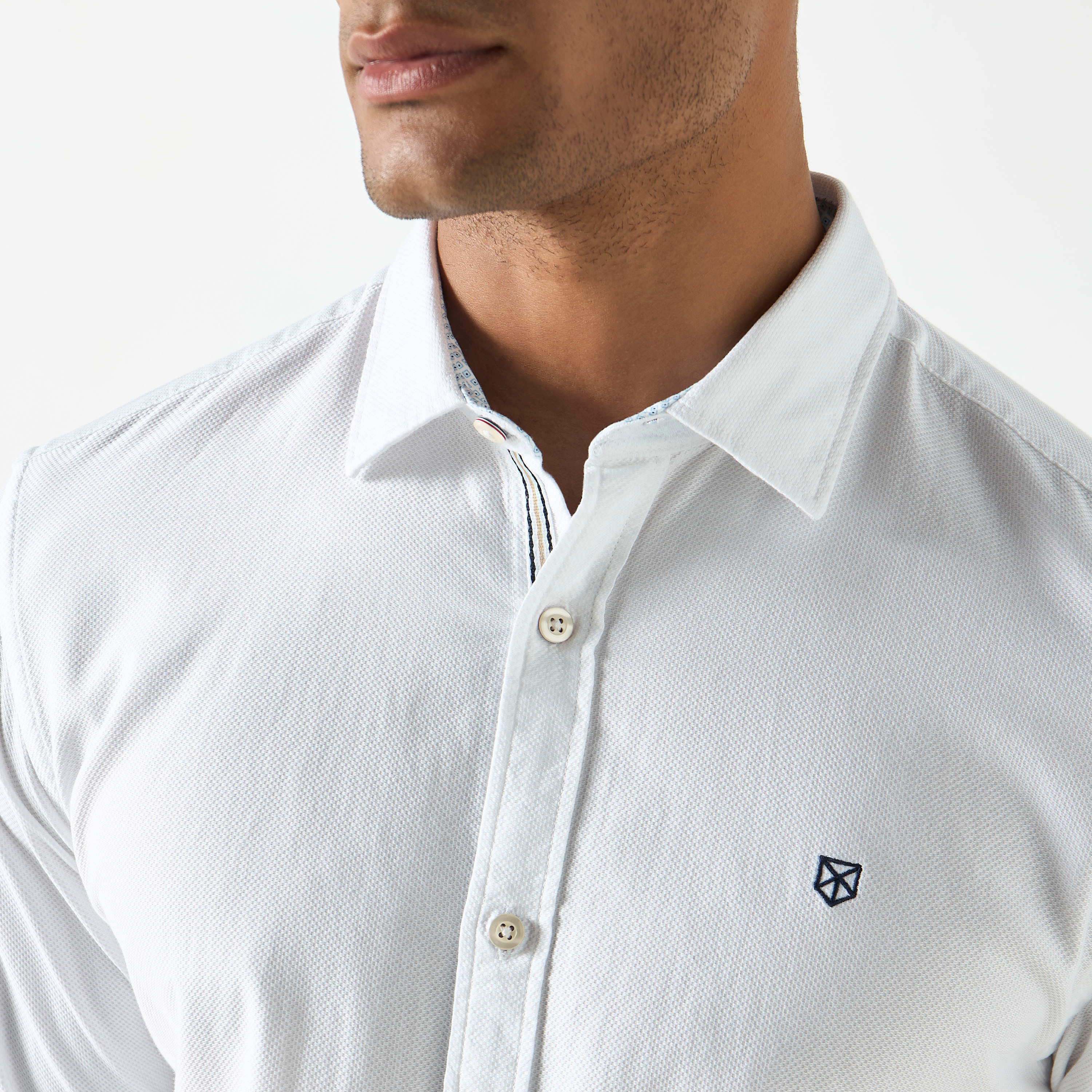 قميص كاجوال من جاك آند جونز بياقة وأكمام طويلة سادة-men-clothing-shirts-image-9