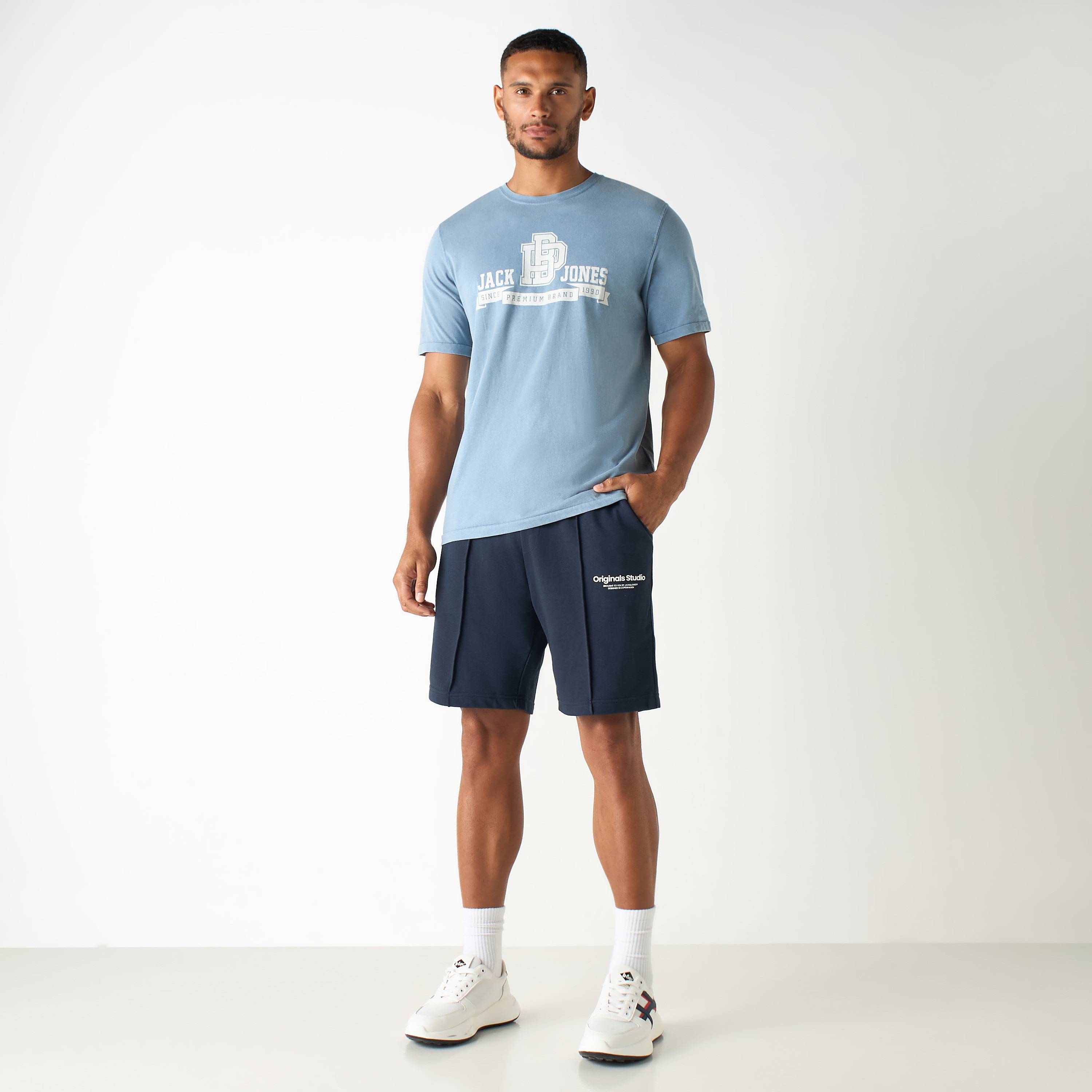 تيشيرت بأكمام قصيرة وياقة دائرية وطبعات من جاك آند جونز-men-clothing-tshirtsandpolos-tshirts-image-6