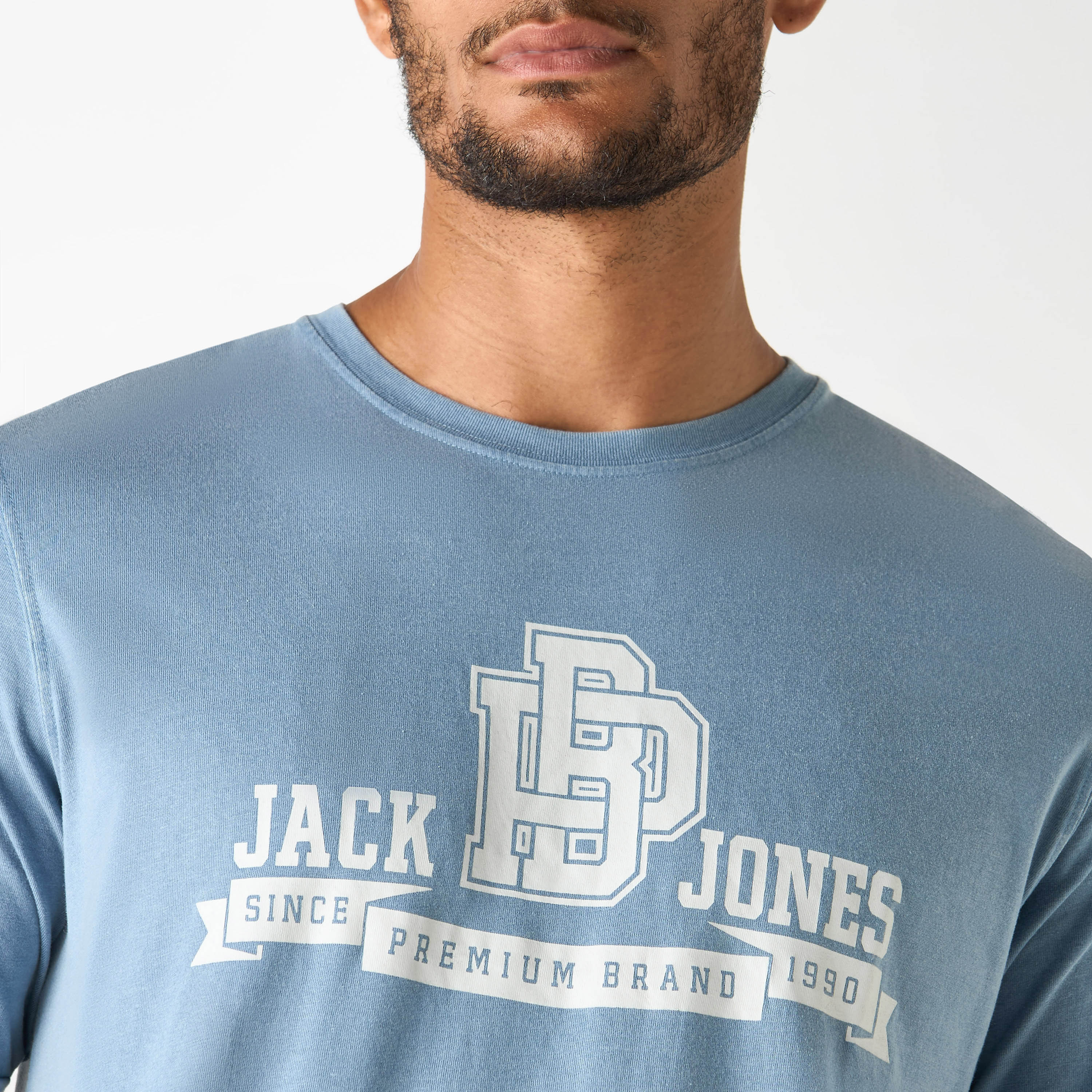 تيشيرت بأكمام قصيرة وياقة دائرية وطبعات من جاك آند جونز-men-clothing-tshirtsandpolos-tshirts-image-8
