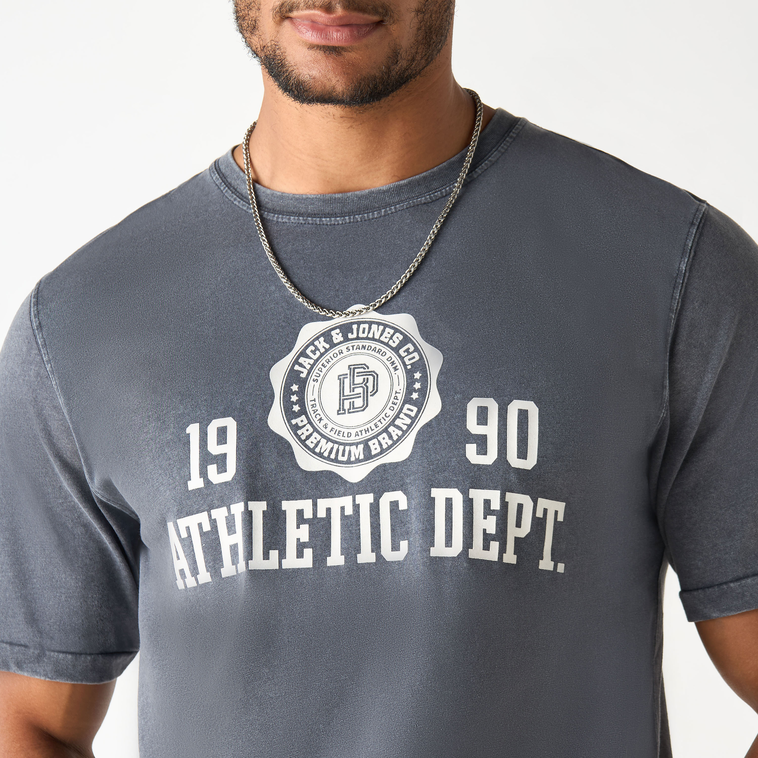 تيشيرت بأكمام قصيرة وياقة دائرية وطبعات من جاك آند جونز-men-clothing-tshirtsandpolos-tshirts-image-4