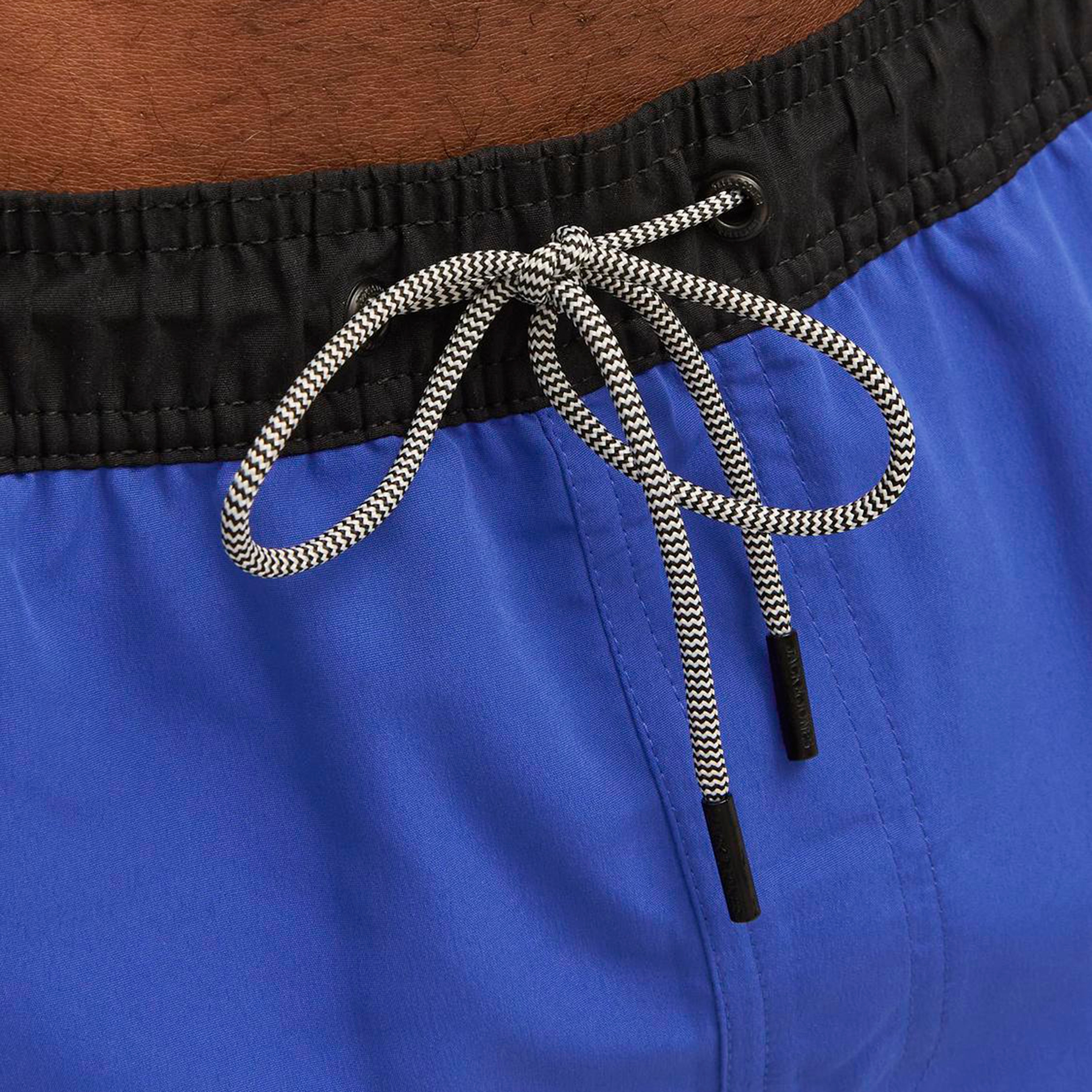 شورت سباحة من جاك آند جونز برباط مع شعار-men-clothing-swimandbeach-shorts-image-3
