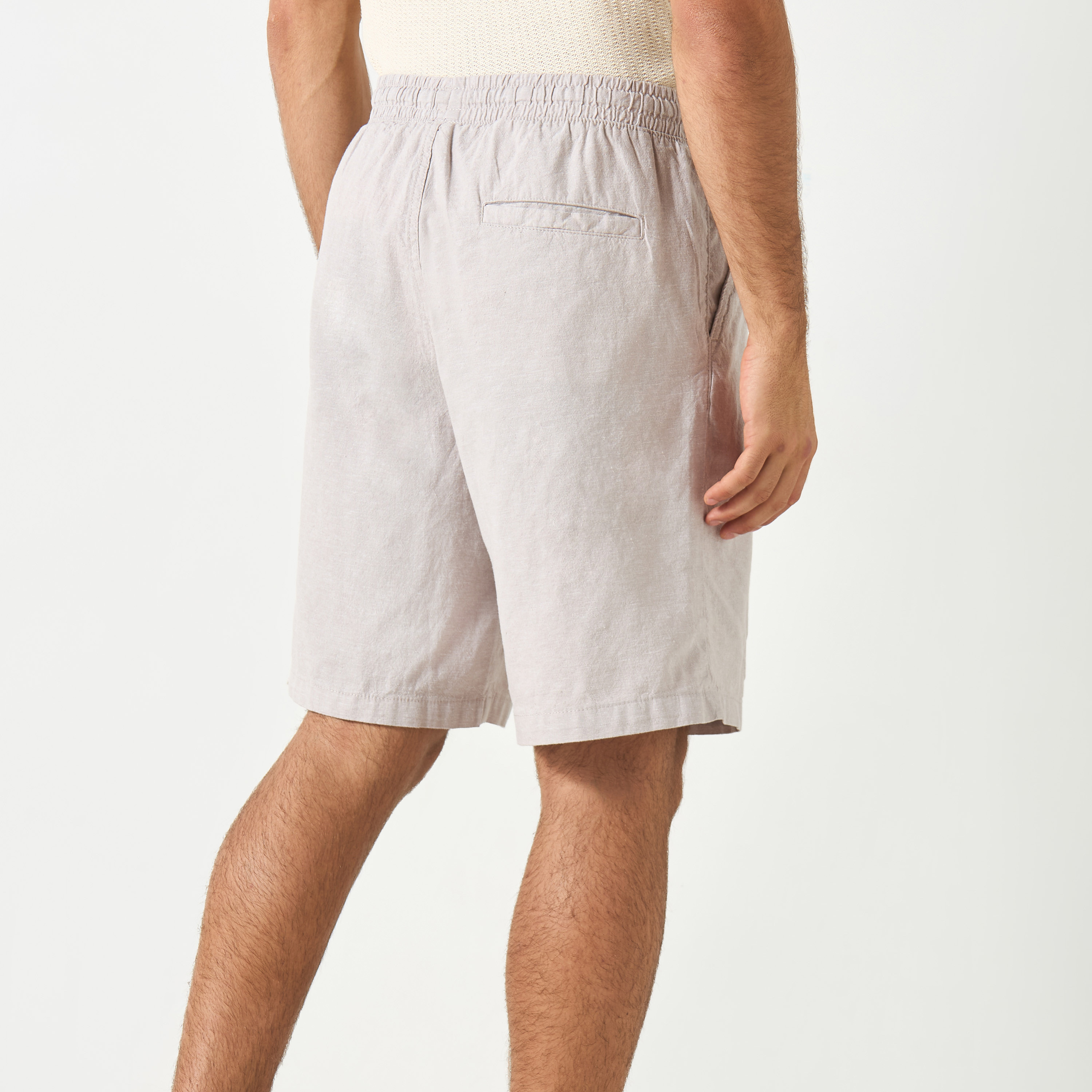 شورتس من جاك آند جونز سادة برباط ذو متوسط الارتفاع-men-clothing-bottoms-shorts-image-3