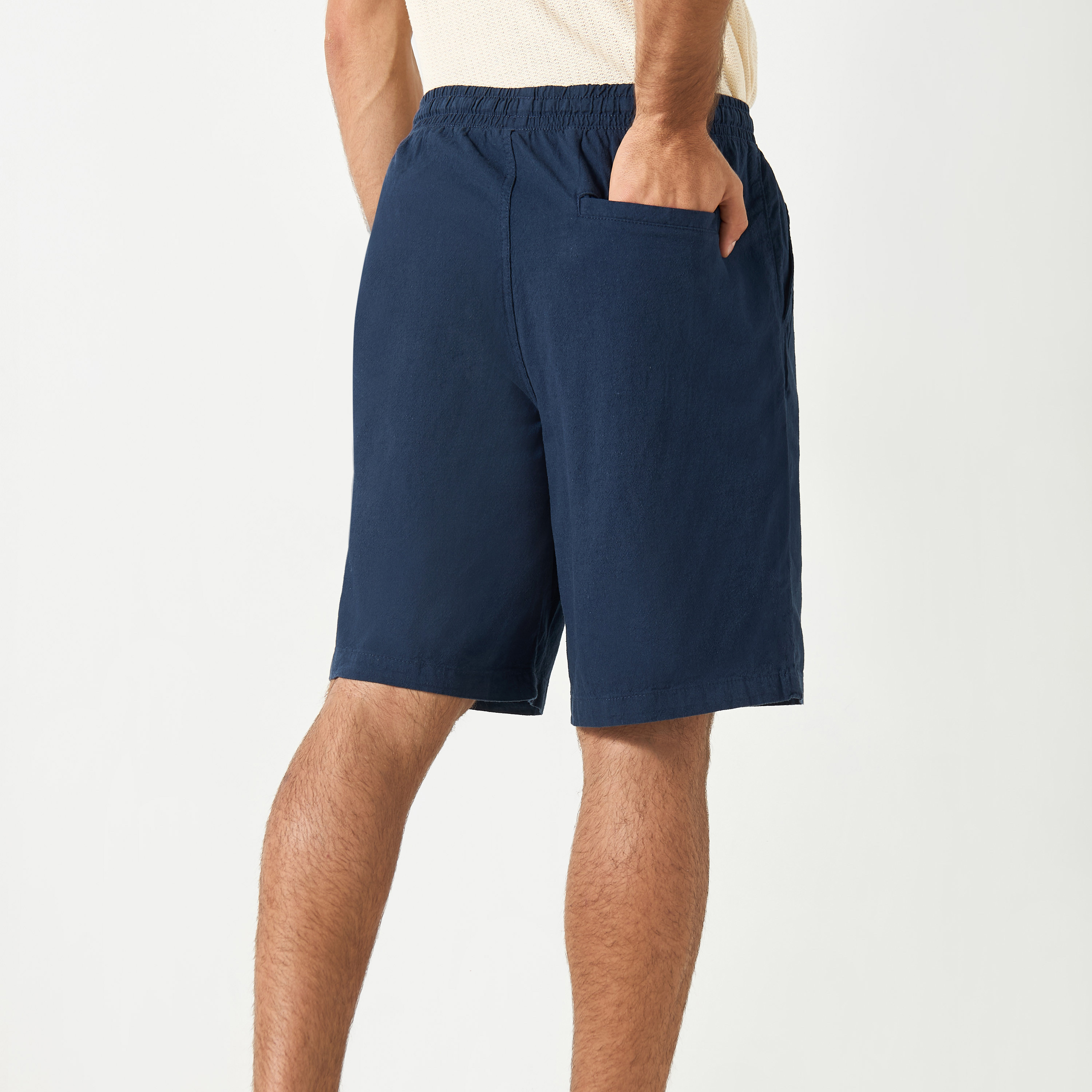 شورتس من جاك آند جونز سادة برباط ذو متوسط الارتفاع-men-clothing-bottoms-shorts-image-7