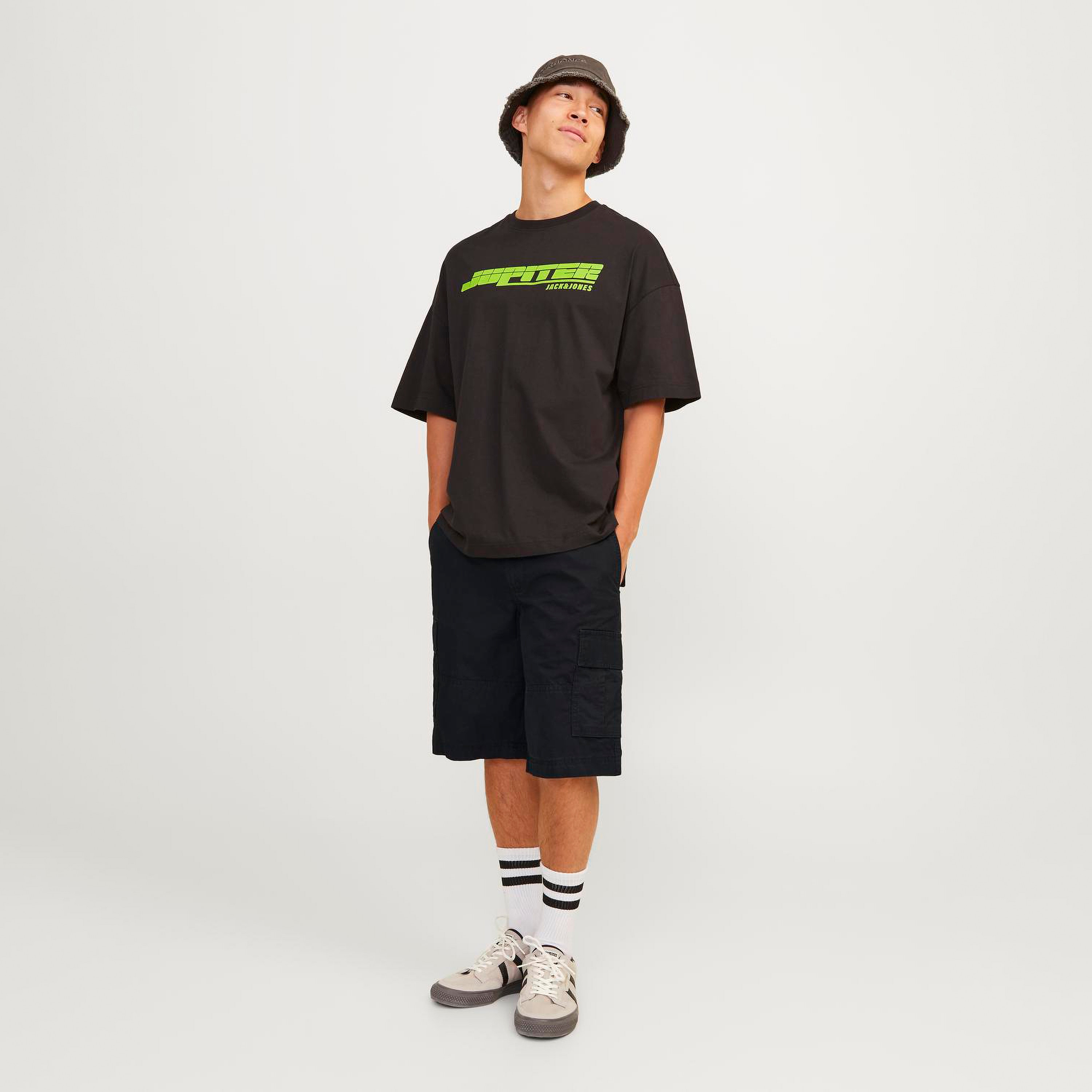 کارْغو شورتس من جاك آند جونز سادة بأزرار ذو متوسط الارتفاع-men-clothing-bottoms-shorts-image-2