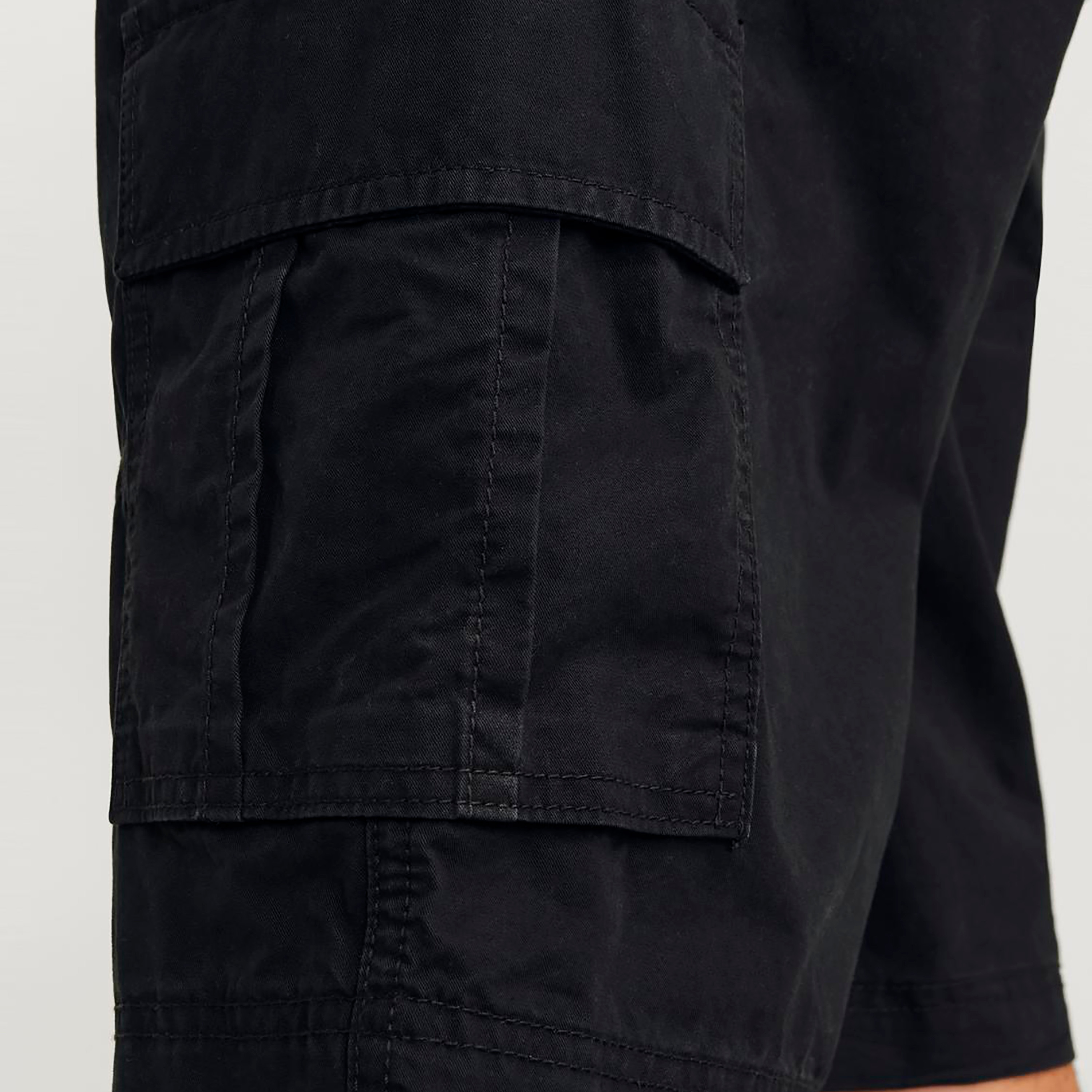 کارْغو شورتس من جاك آند جونز سادة بأزرار ذو متوسط الارتفاع-men-clothing-bottoms-shorts-image-3