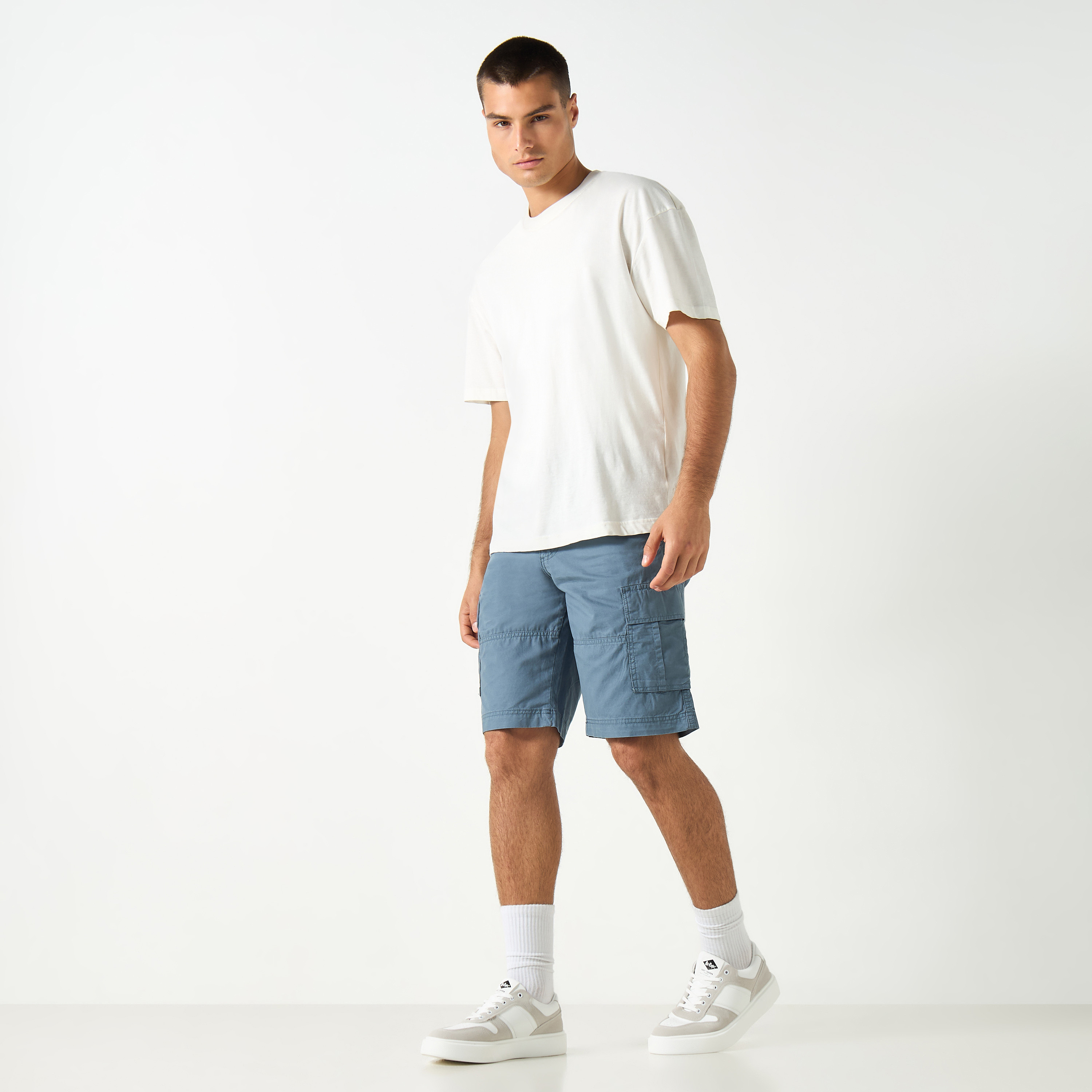 کارْغو شورتس من جاك آند جونز سادة بأزرار ذو متوسط الارتفاع-men-clothing-bottoms-shorts-image-6