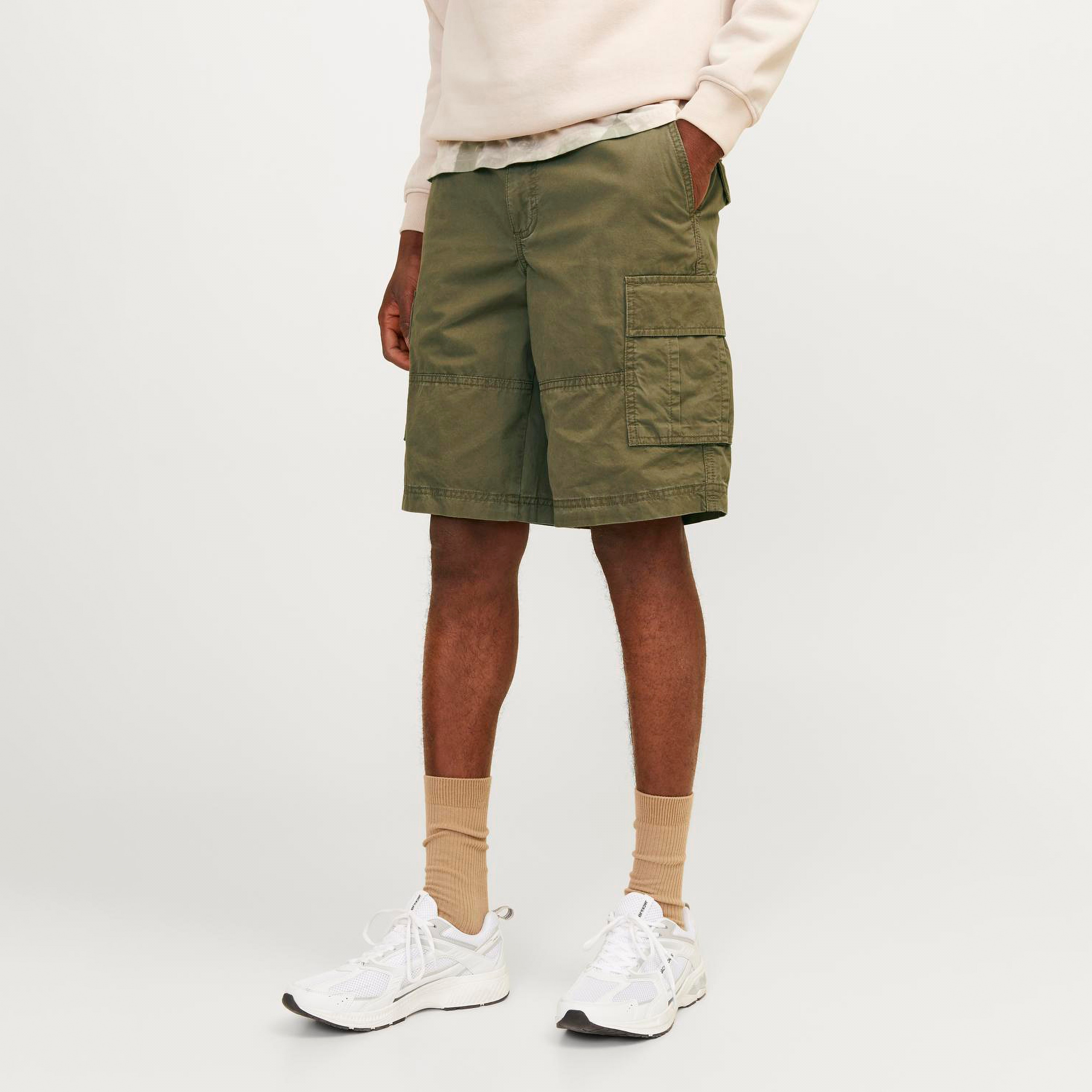 کارْغو شورتس من جاك آند جونز سادة بأزرار ذو متوسط الارتفاع-men-clothing-bottoms-shorts-image-10