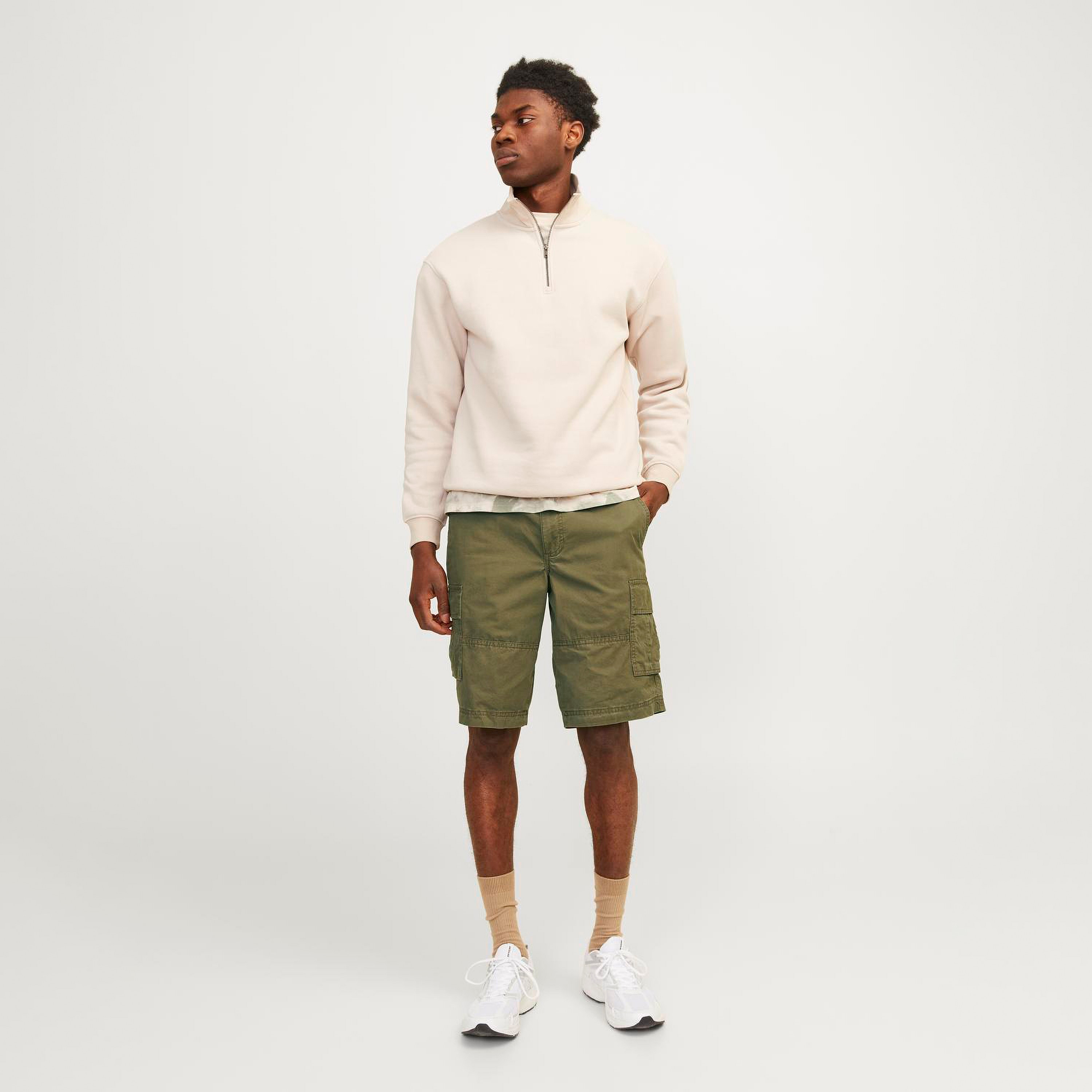 کارْغو شورتس من جاك آند جونز سادة بأزرار ذو متوسط الارتفاع-men-clothing-bottoms-shorts-image-11