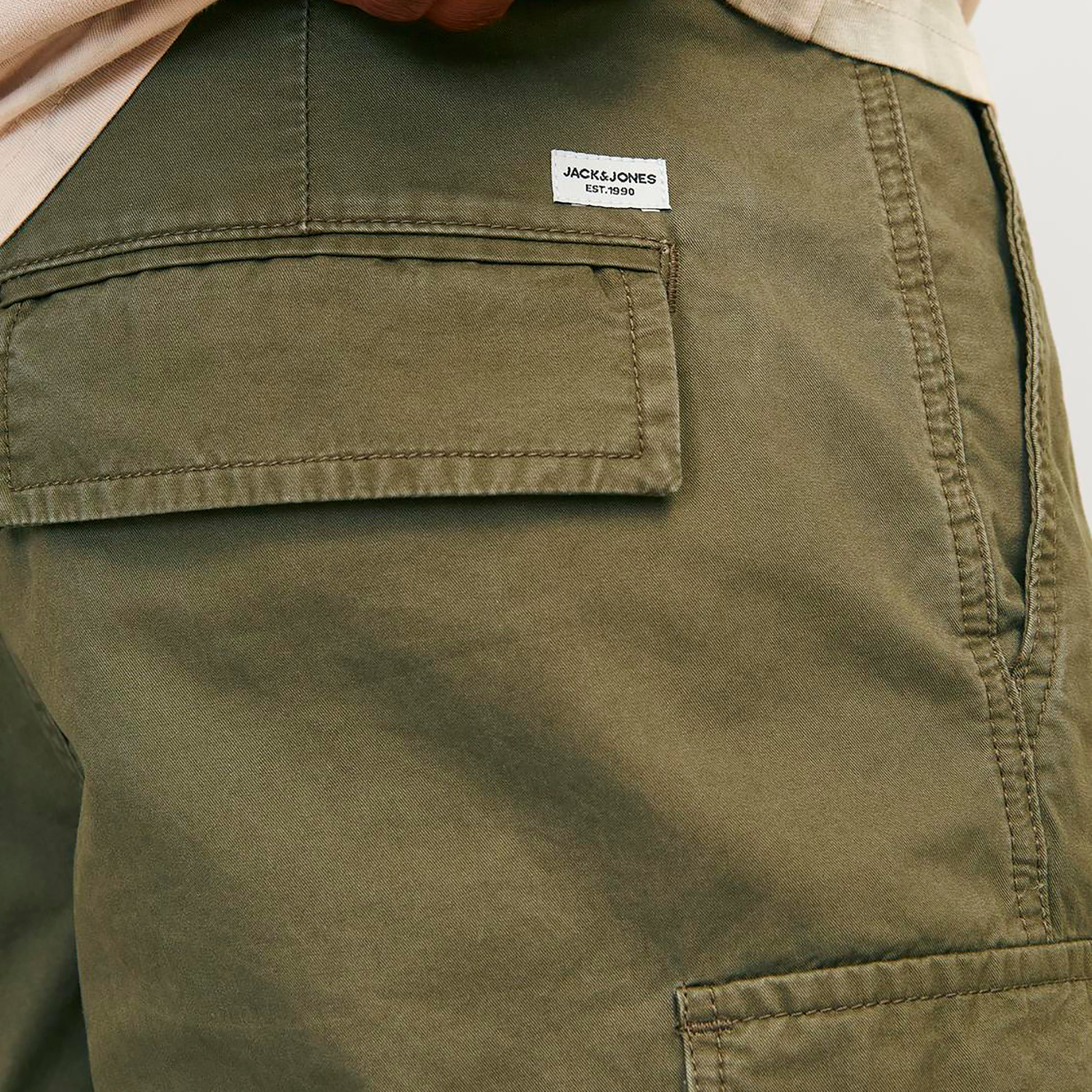 کارْغو شورتس من جاك آند جونز سادة بأزرار ذو متوسط الارتفاع-men-clothing-bottoms-shorts-image-12