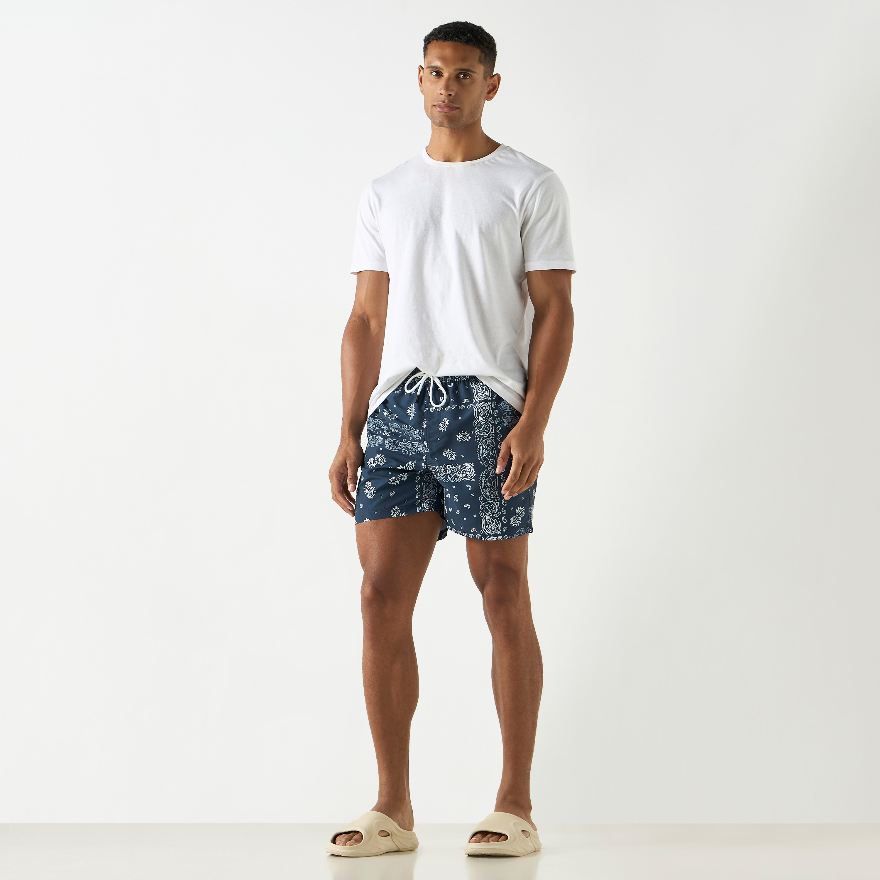 شورت سباحة من جاك آند جونز برباط مع مطبوع-men-clothing-swimandbeach-shorts-image-2