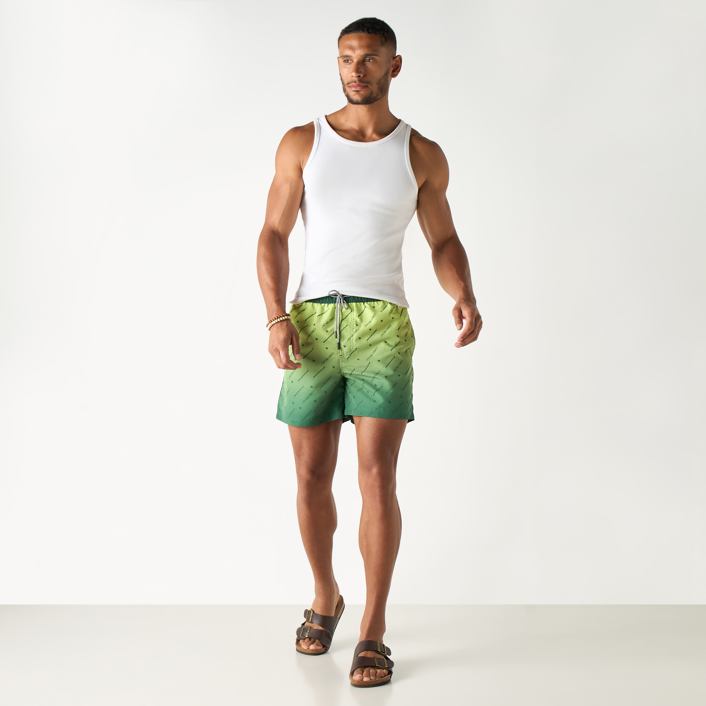 شورت سباحة بحزام خصر أومبير مونوجرام من جاك آند جونز -men-clothing-bottoms-shorts-image-2
