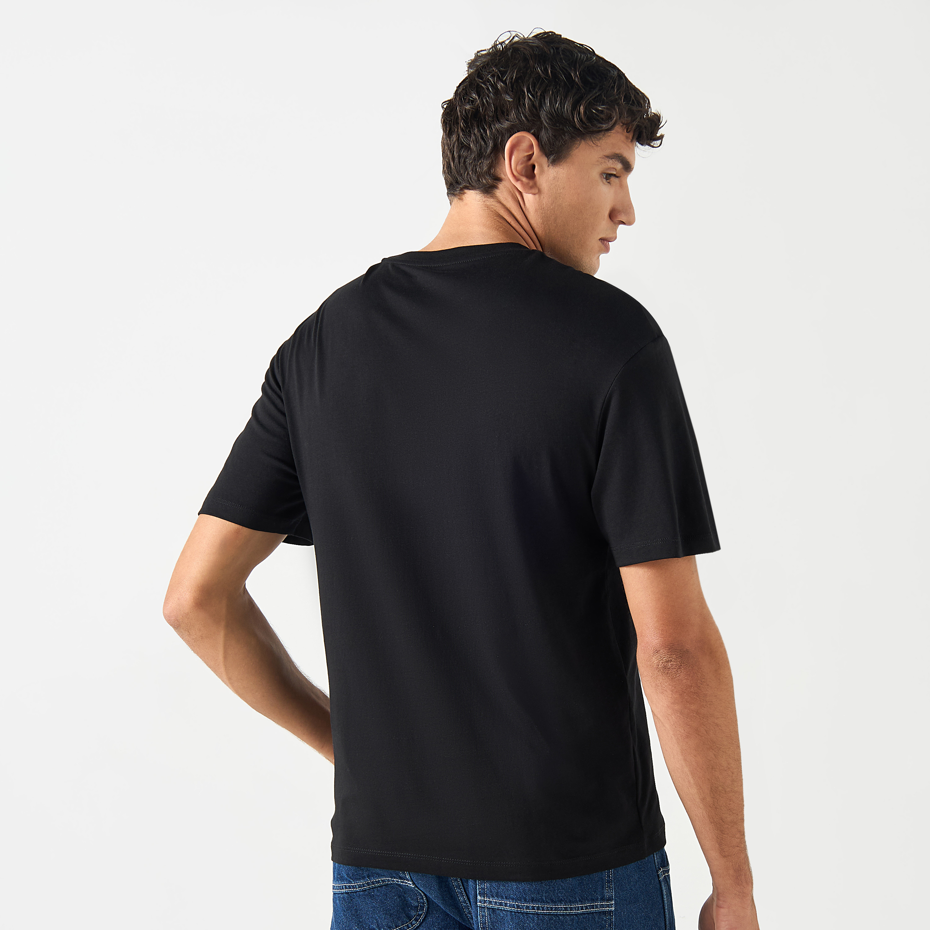 تي شيرت من جاك آند جونز مع شعار بأكمام قصيرة و ياقة مستديرة-men-clothing-tshirtsandpolos-tshirts-image-3