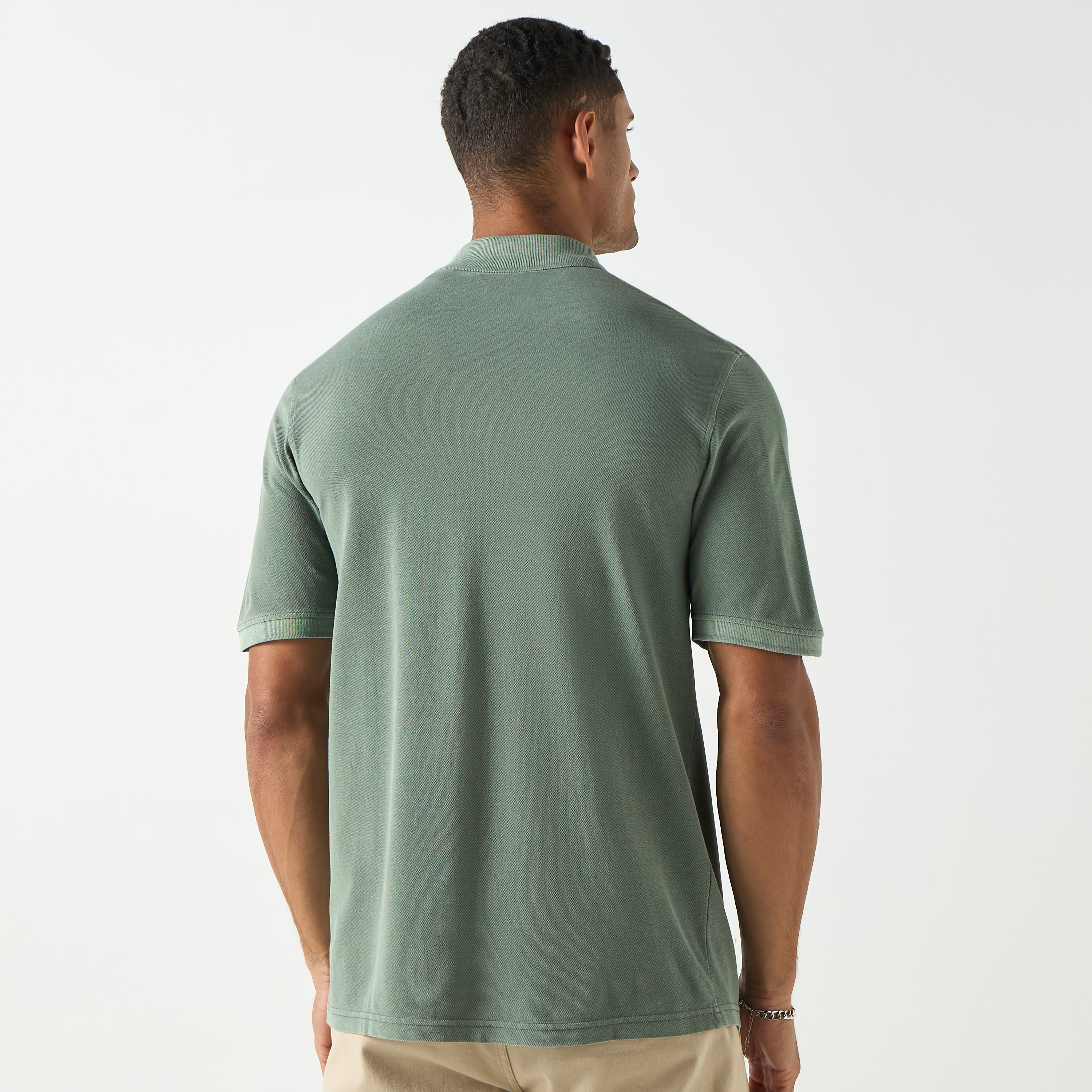 تي شيرت بولو بأكمام قصيرة وياقة وشعار مميز من جاك آند جونز-men-clothing-tshirtsandpolos-polos-image-7