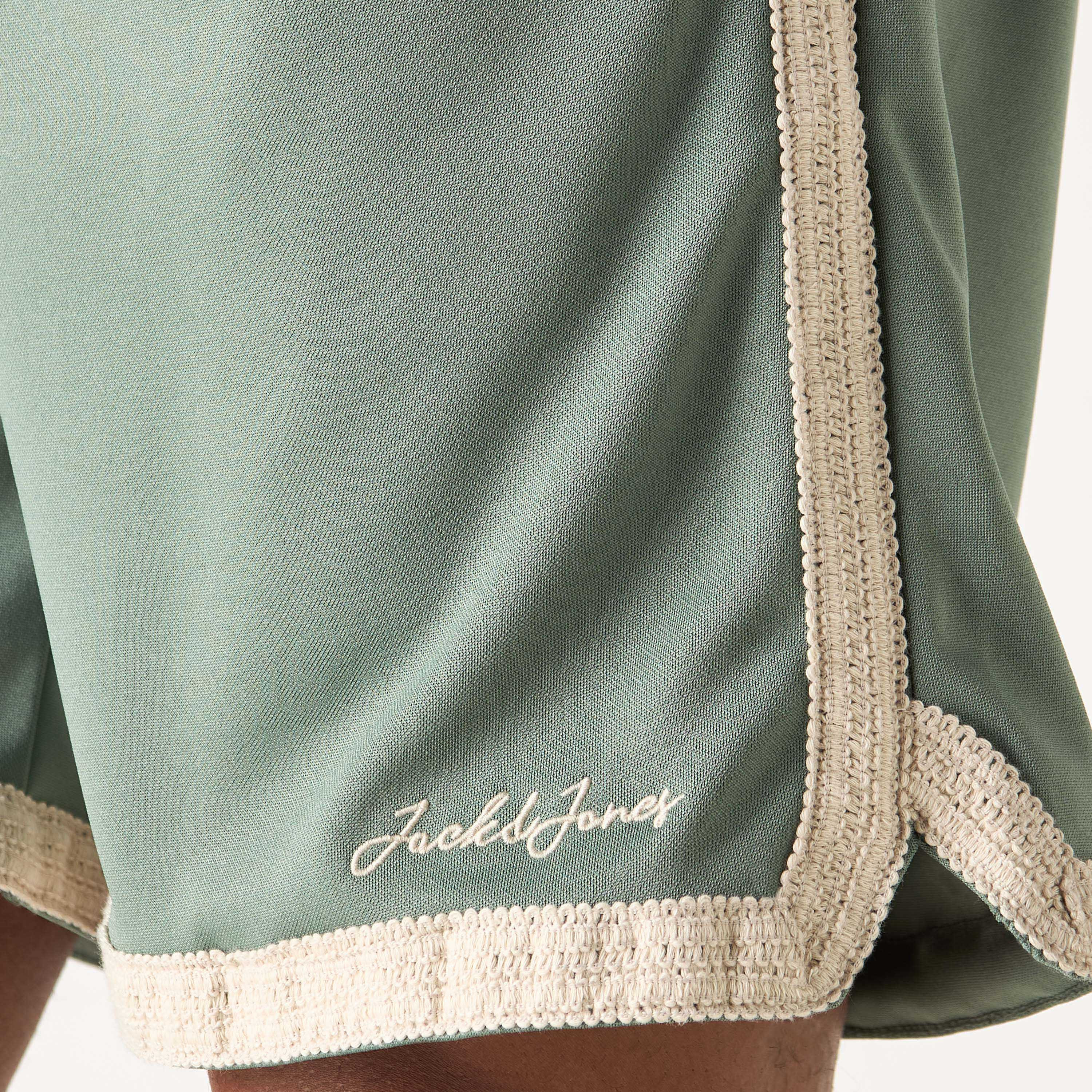 شورت سادة بخصر مطّاطي من جاك آند جونز-men-clothing-bottoms-shorts-image-4