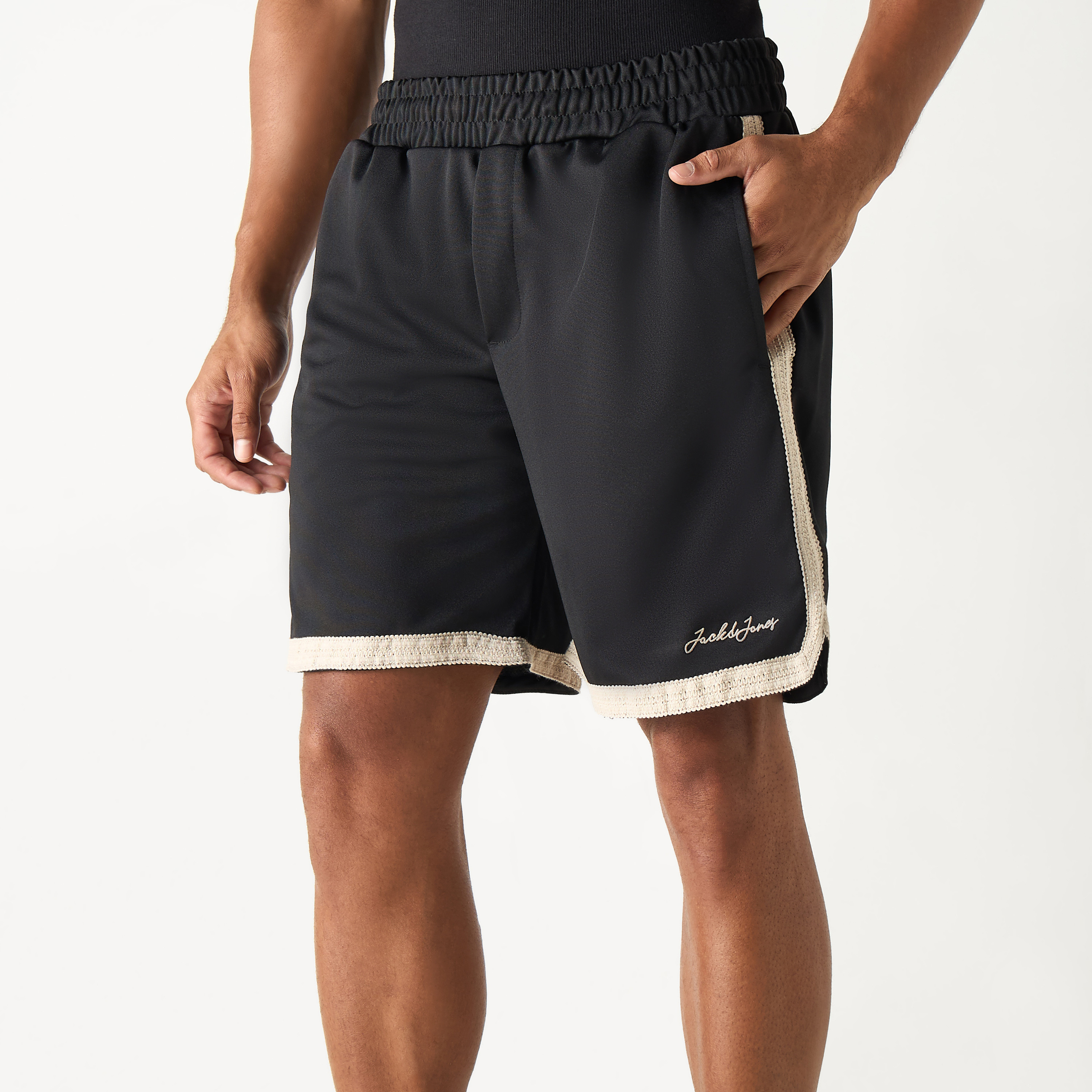 شورت متوسط الارتفاع بحزام مطاطي من جاك آند جونز-men-clothing-bottoms-shorts-image-1
